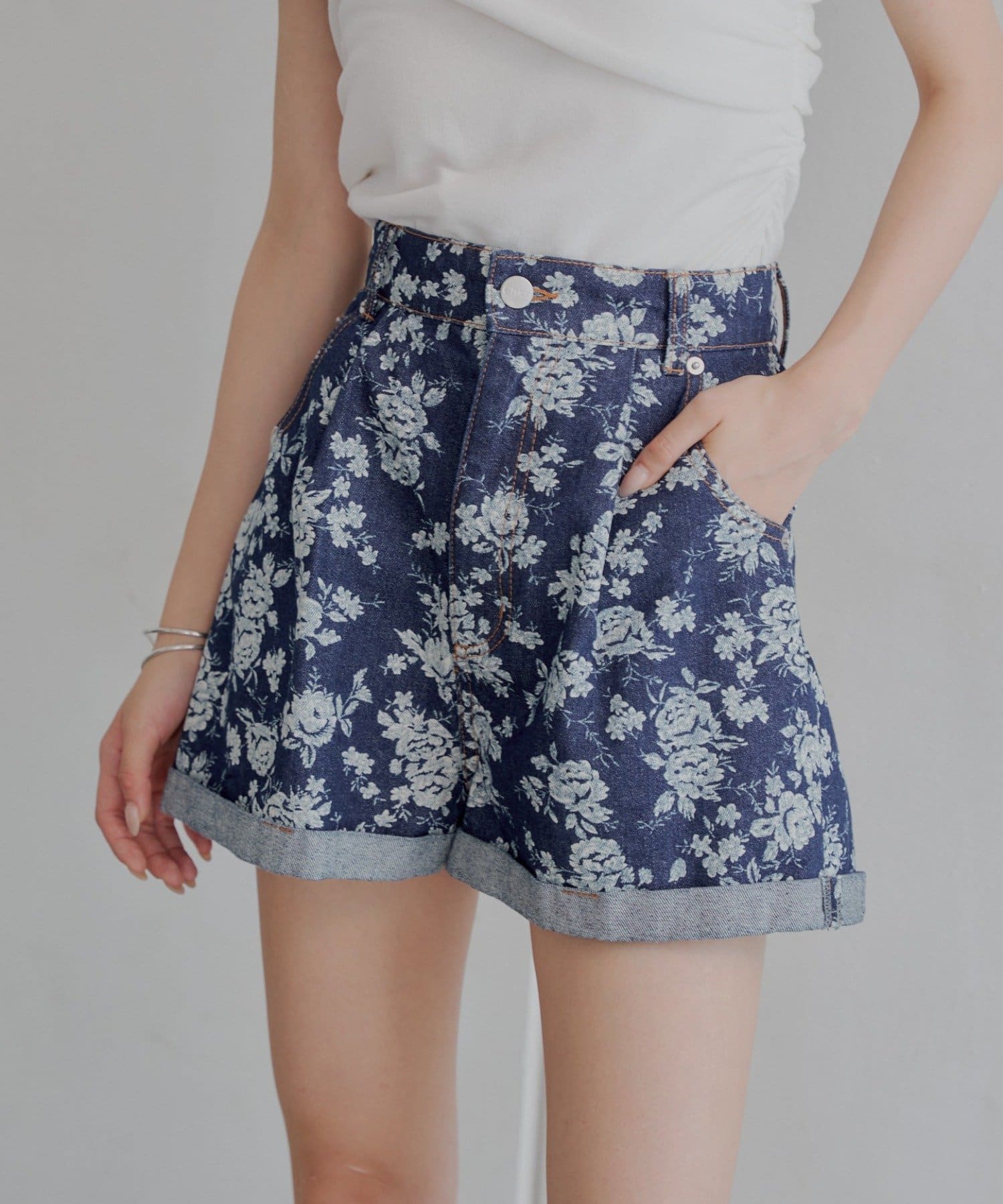 OUTLET(アウトレット) 【Chico】フラワープリントデニムショートパンツ