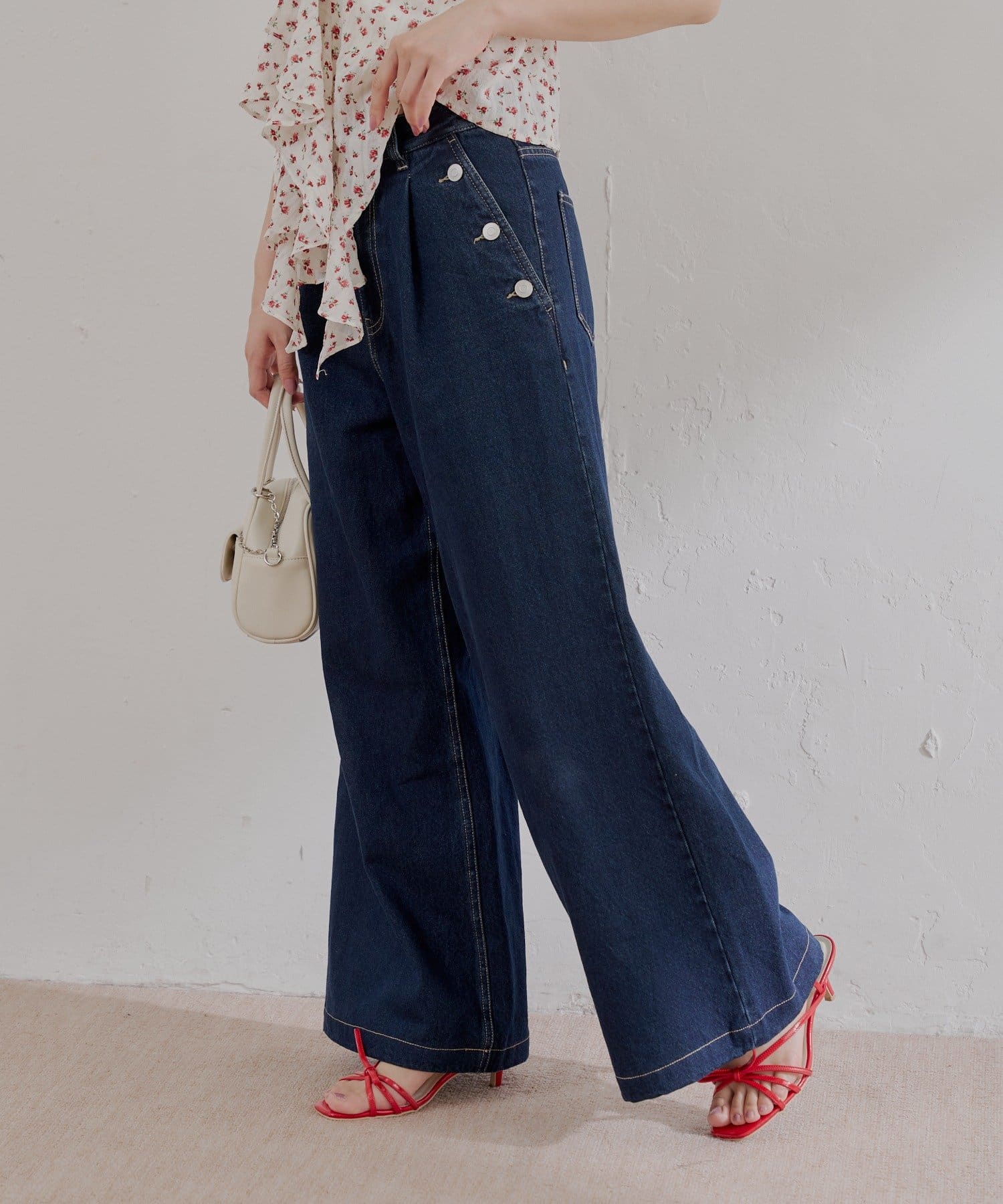 OUTLET(アウトレット) 【Chico】ボタンデザインハイウエストワイドデニム