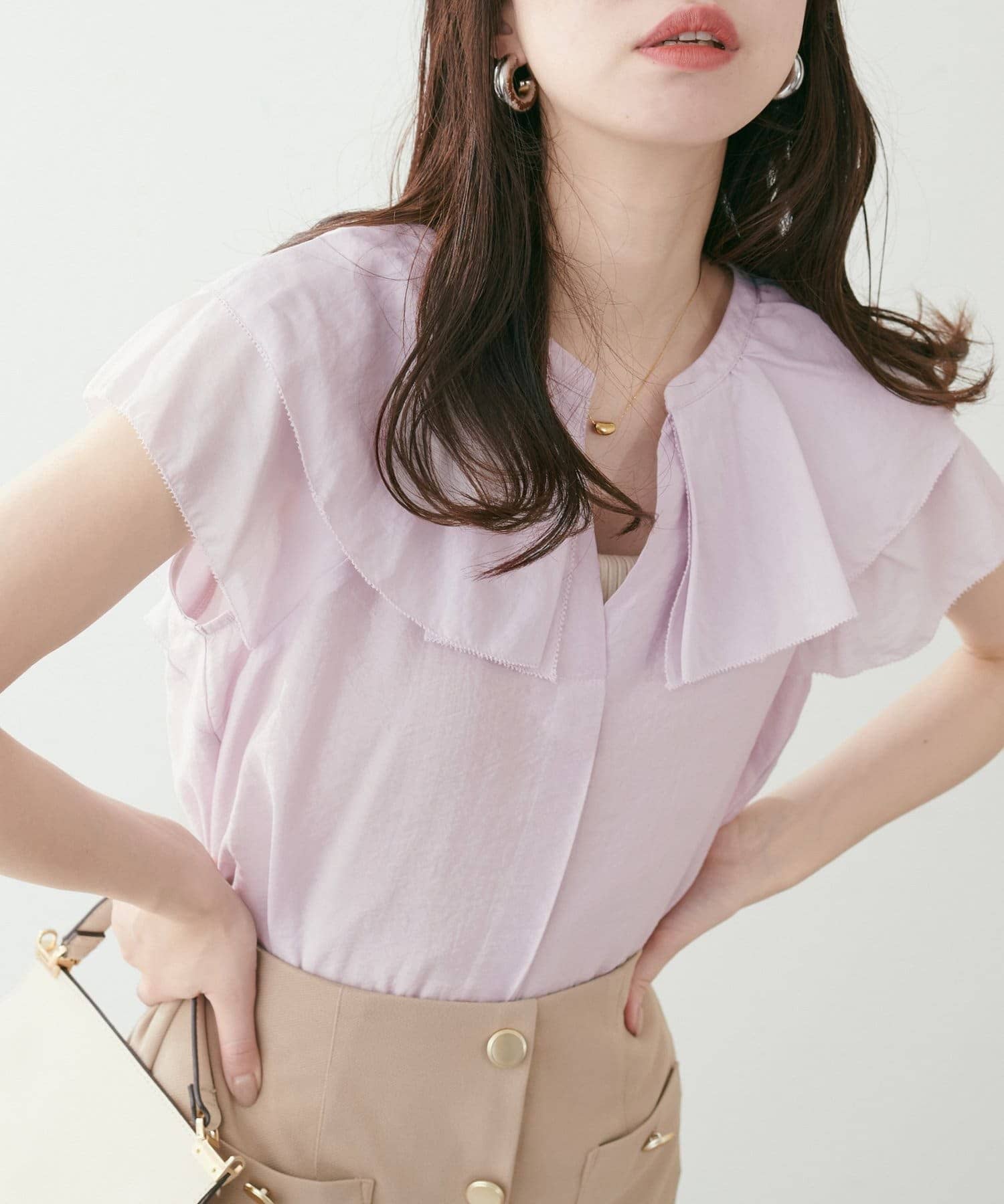 NICE CLAUP / OLIVE des OLIVE OUTLET(ナイスクラップ  / オリーブ デ オリーブ アウトレット) 【natural couture】タックフリル衿スキッパー開きブラウス