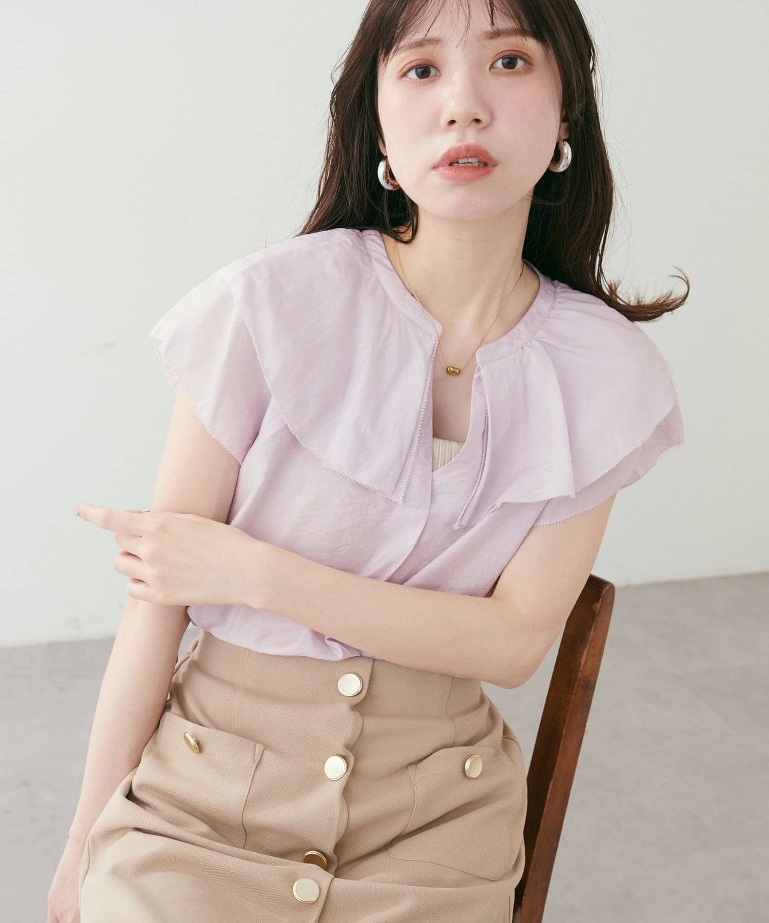 NICE CLAUP / OLIVE des OLIVE OUTLET(ナイスクラップ  / オリーブ デ オリーブ アウトレット) 【natural couture】タックフリル衿スキッパー開きブラウス