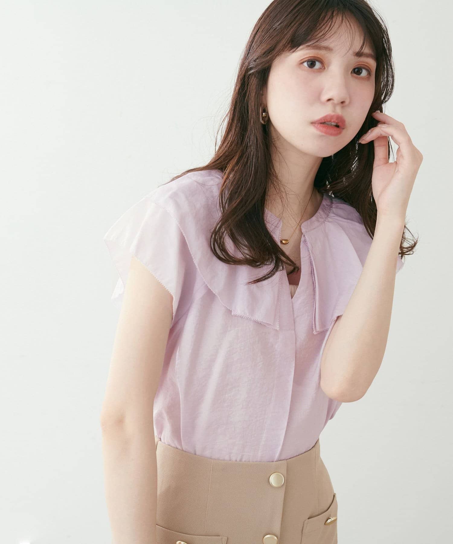 NICE CLAUP / OLIVE des OLIVE OUTLET(ナイスクラップ  / オリーブ デ オリーブ アウトレット) 【natural couture】タックフリル衿スキッパー開きブラウス