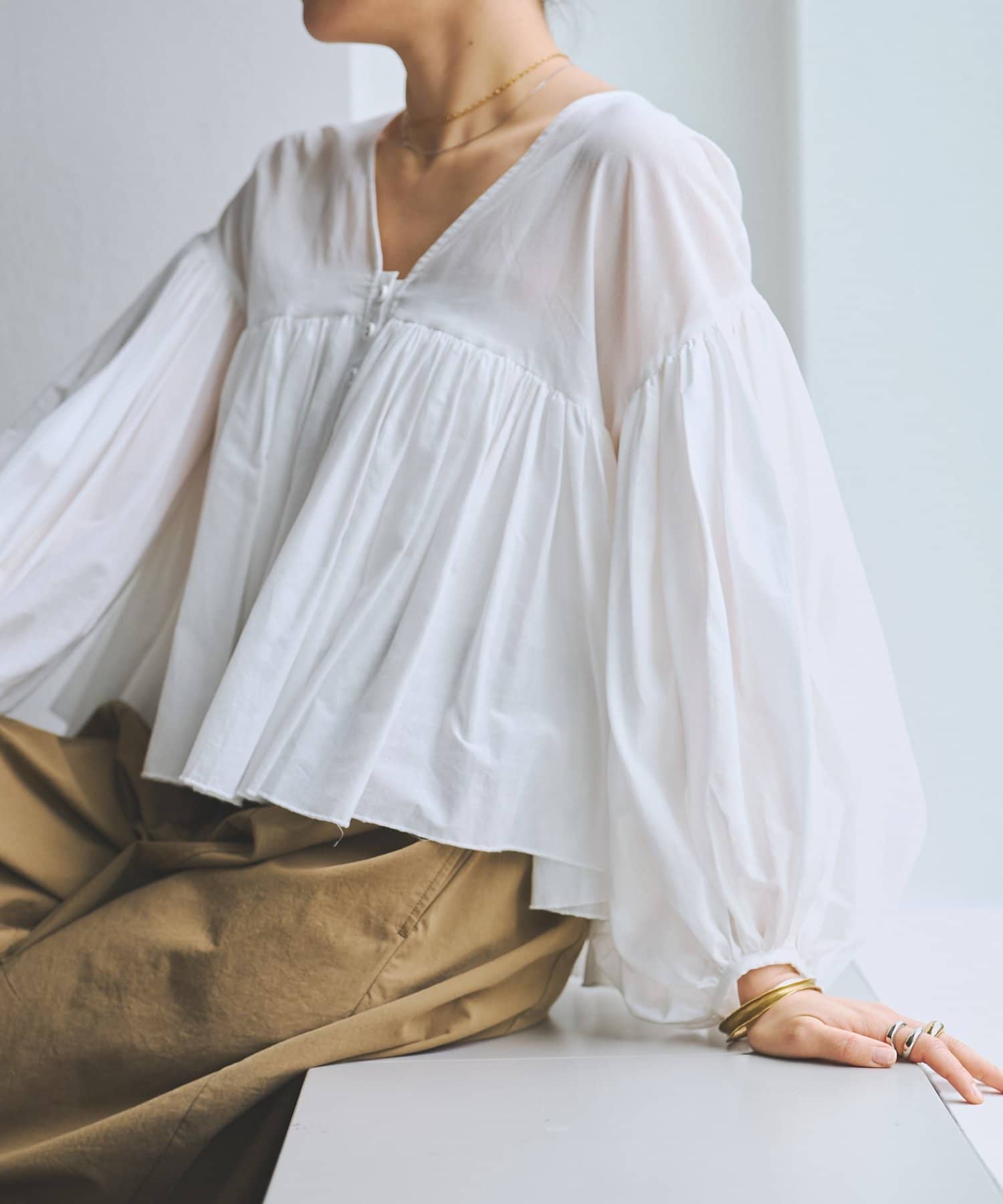 BEARDSLEY(ビアズリー) たっぷりギャザーVネックブラウス