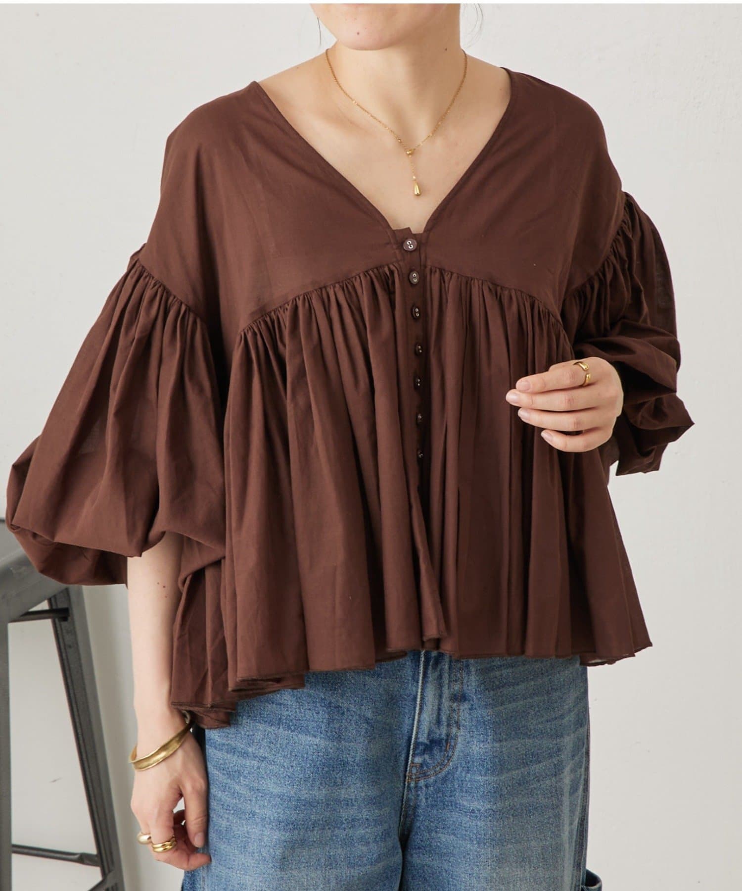 BEARDSLEY(ビアズリー) たっぷりギャザーVネックブラウス