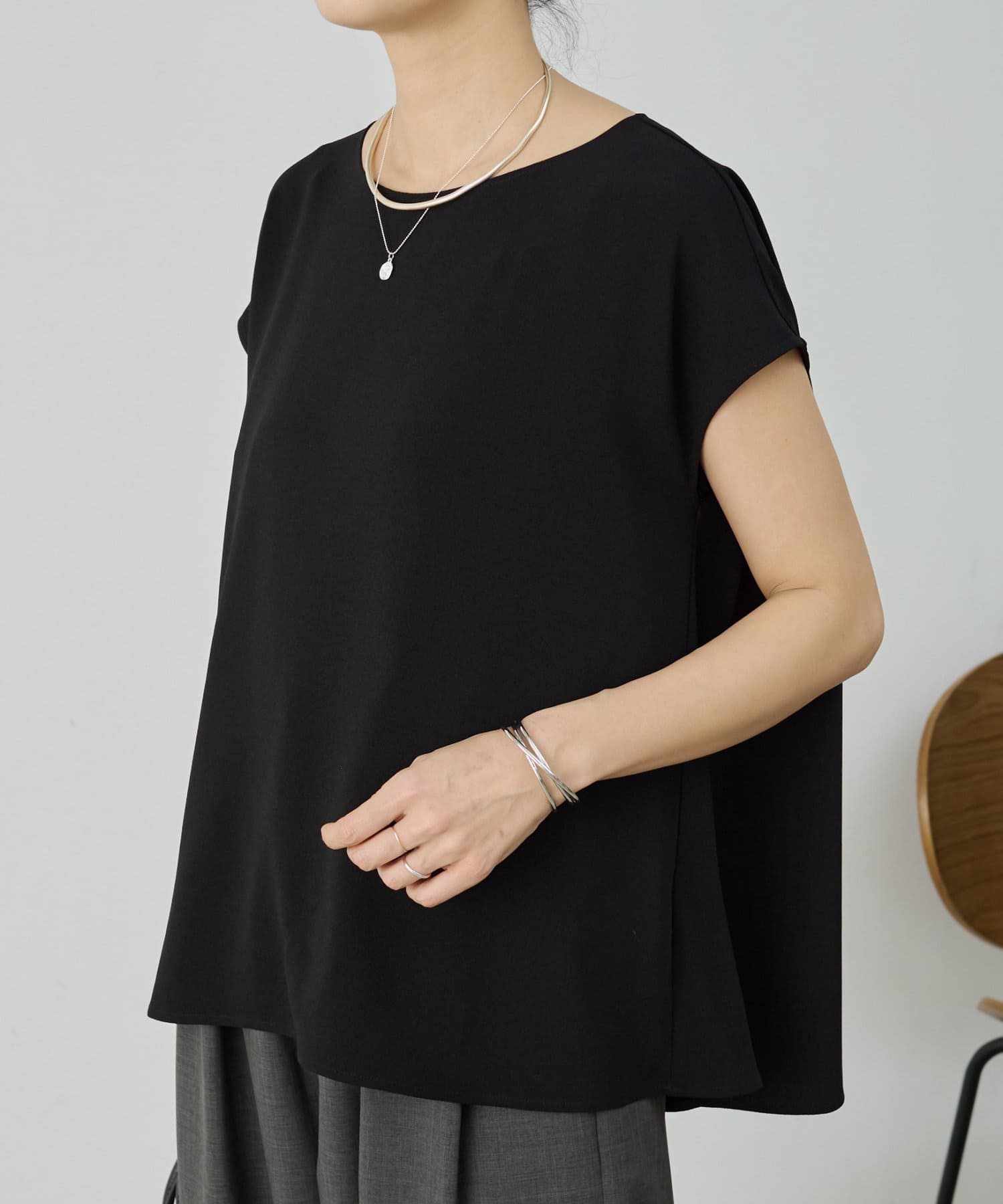 BEARDSLEY(ビアズリー) 《3/28(土)12時予約開始》バックサテンフレンチブラウス《LIVETART》