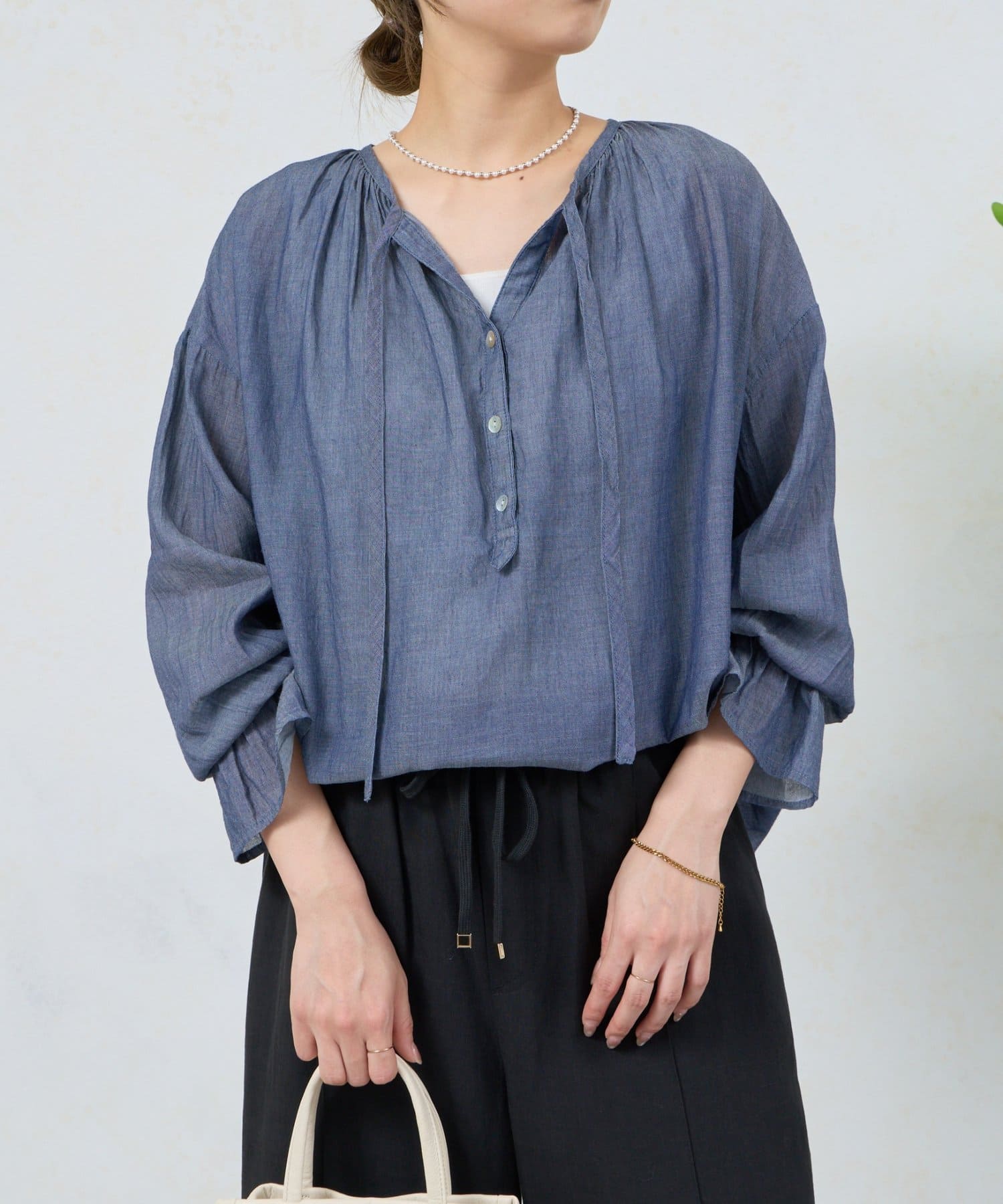 Jena　espace merveilleux(ジェナ　エスパスメルヴェイユ) シアーデニムコットンブラウス