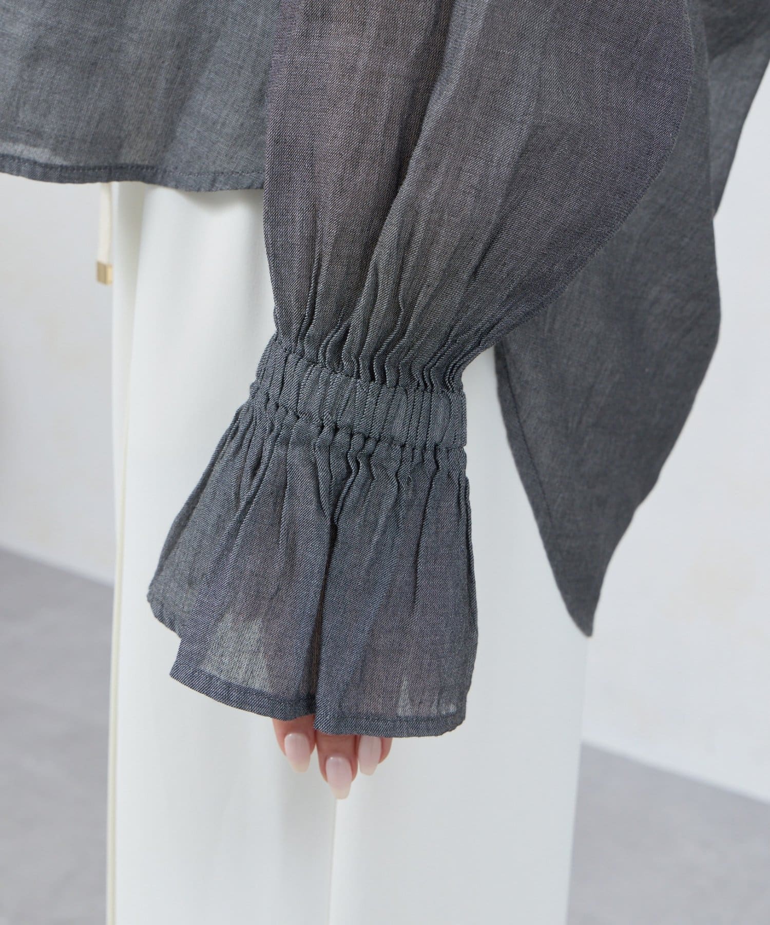 Jena　espace merveilleux(ジェナ　エスパスメルヴェイユ) シアーデニムコットンブラウス