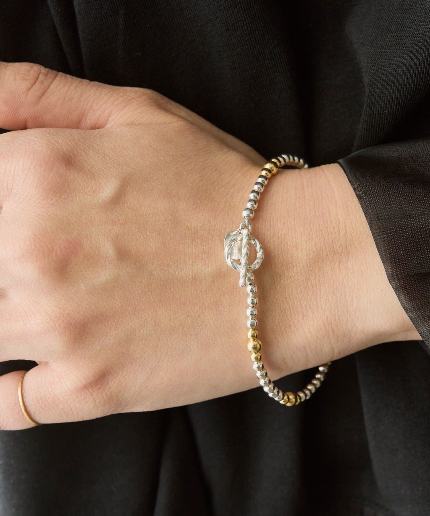 ear PAPILLONNER(イア パピヨネ) 《スターリングシルバー使用》縞々ナバホパールブレスレット