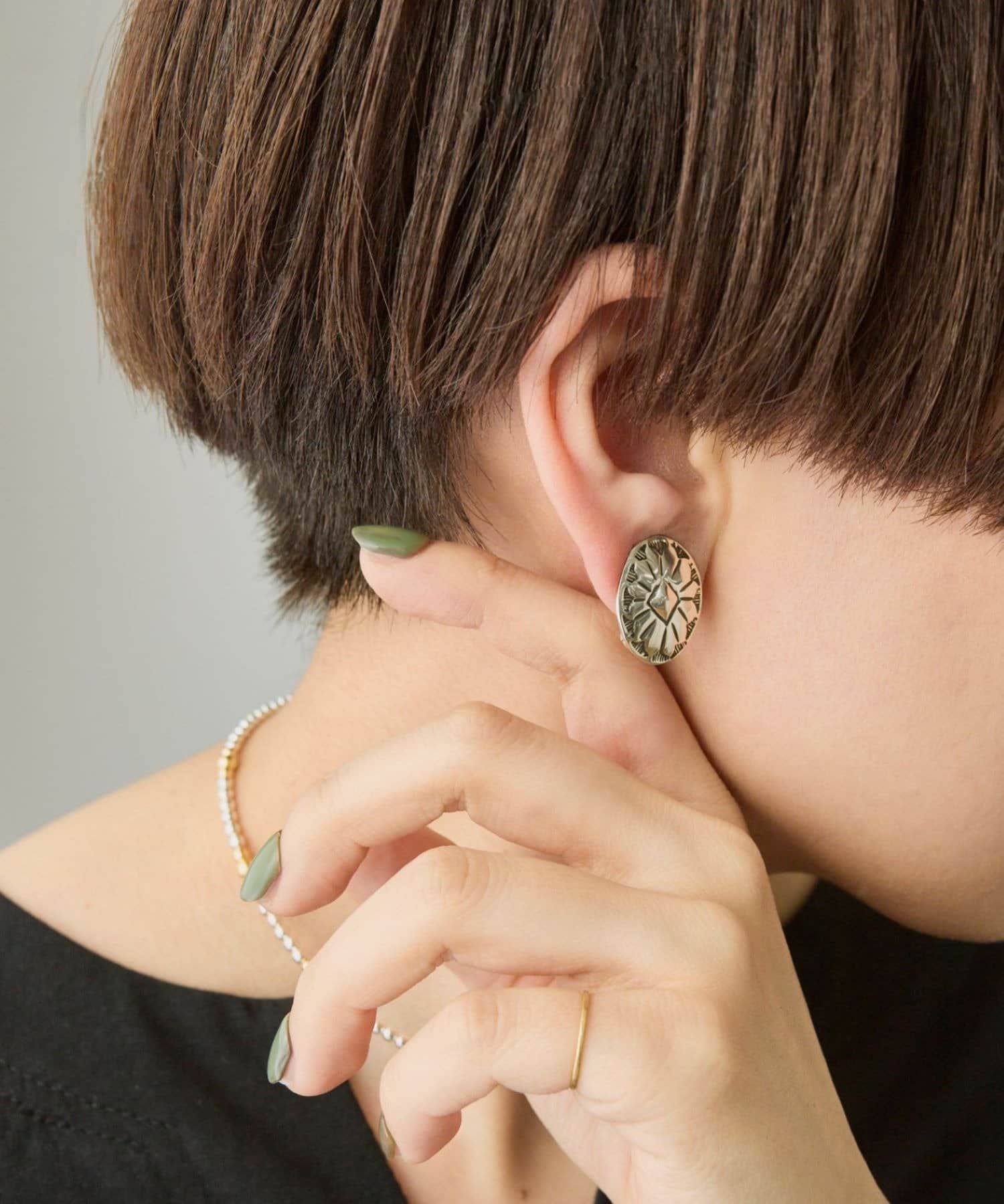 ear PAPILLONNER(イア パピヨネ) 《スターリングシルバー使用》スタンプコンチョイヤリング