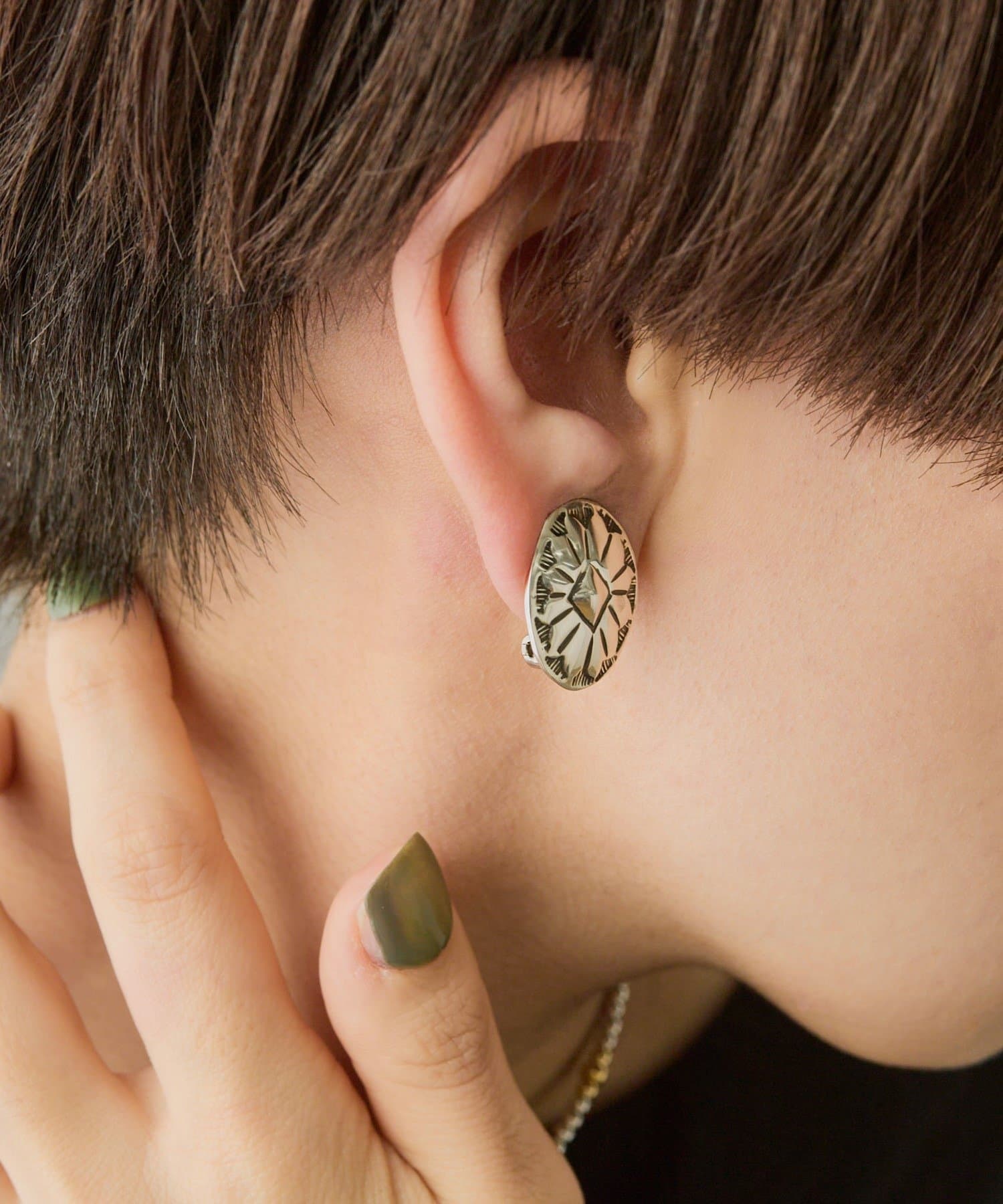 ear PAPILLONNER(イア パピヨネ) 《スターリングシルバー使用》スタンプコンチョイヤリング