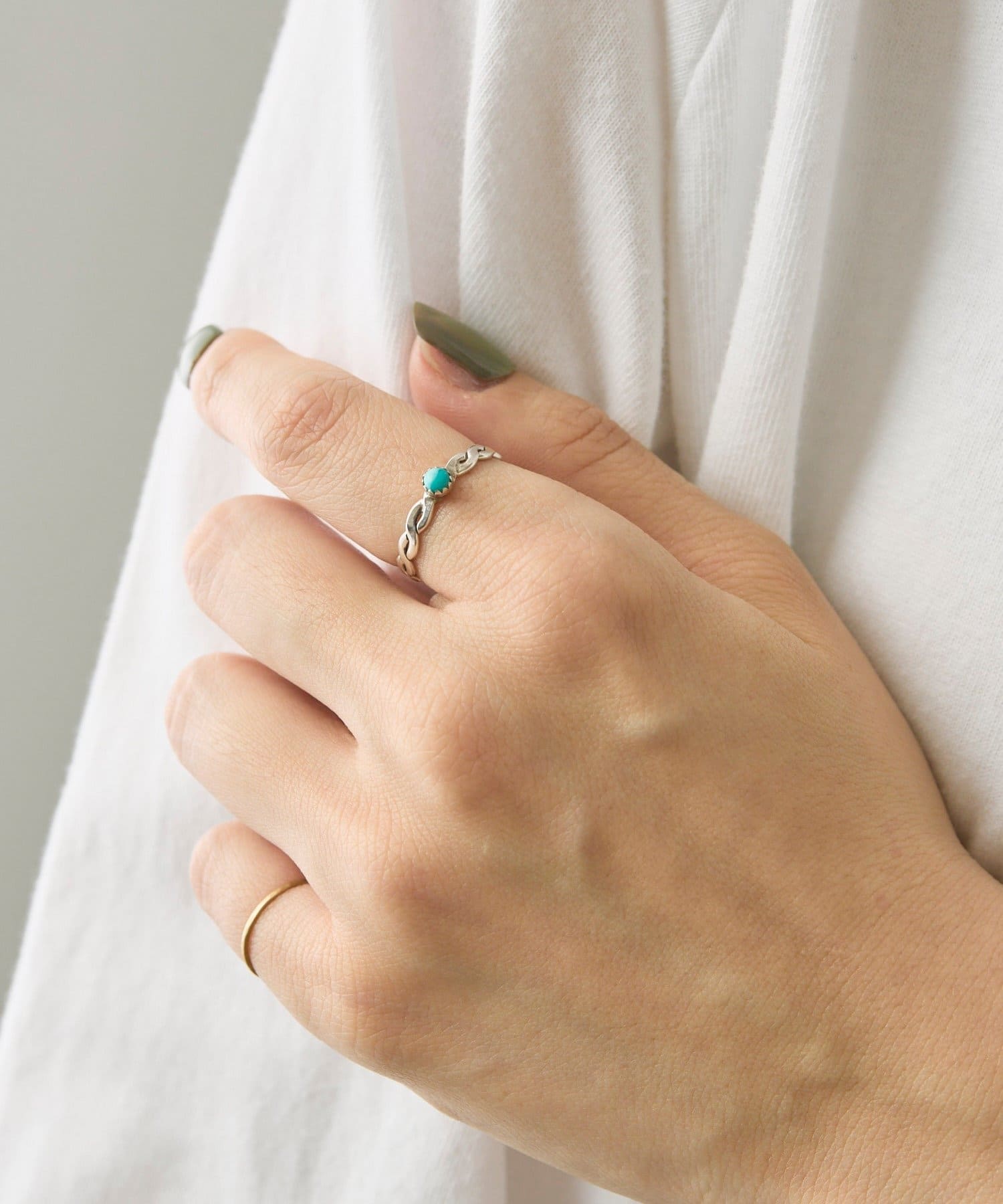 ear PAPILLONNER(イア パピヨネ) 《スターリングシルバー使用》ポイントターコイズ細リング