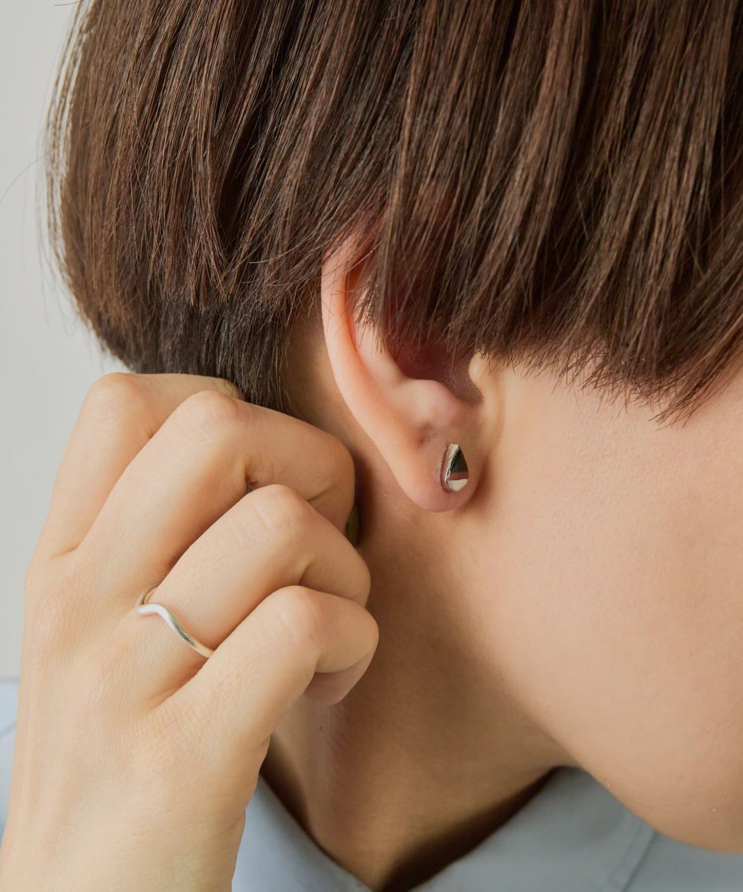ear PAPILLONNER(イア パピヨネ) 《スターリングシルバー使用》インレイピアス