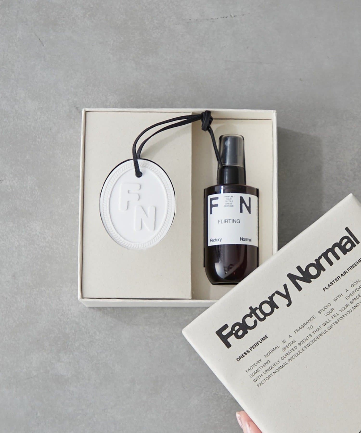 BIRTHDAY BAR(バースデイバー) 【BIRTHDAY BAR×FACTORY NORMAL】ドレスパフュームセット