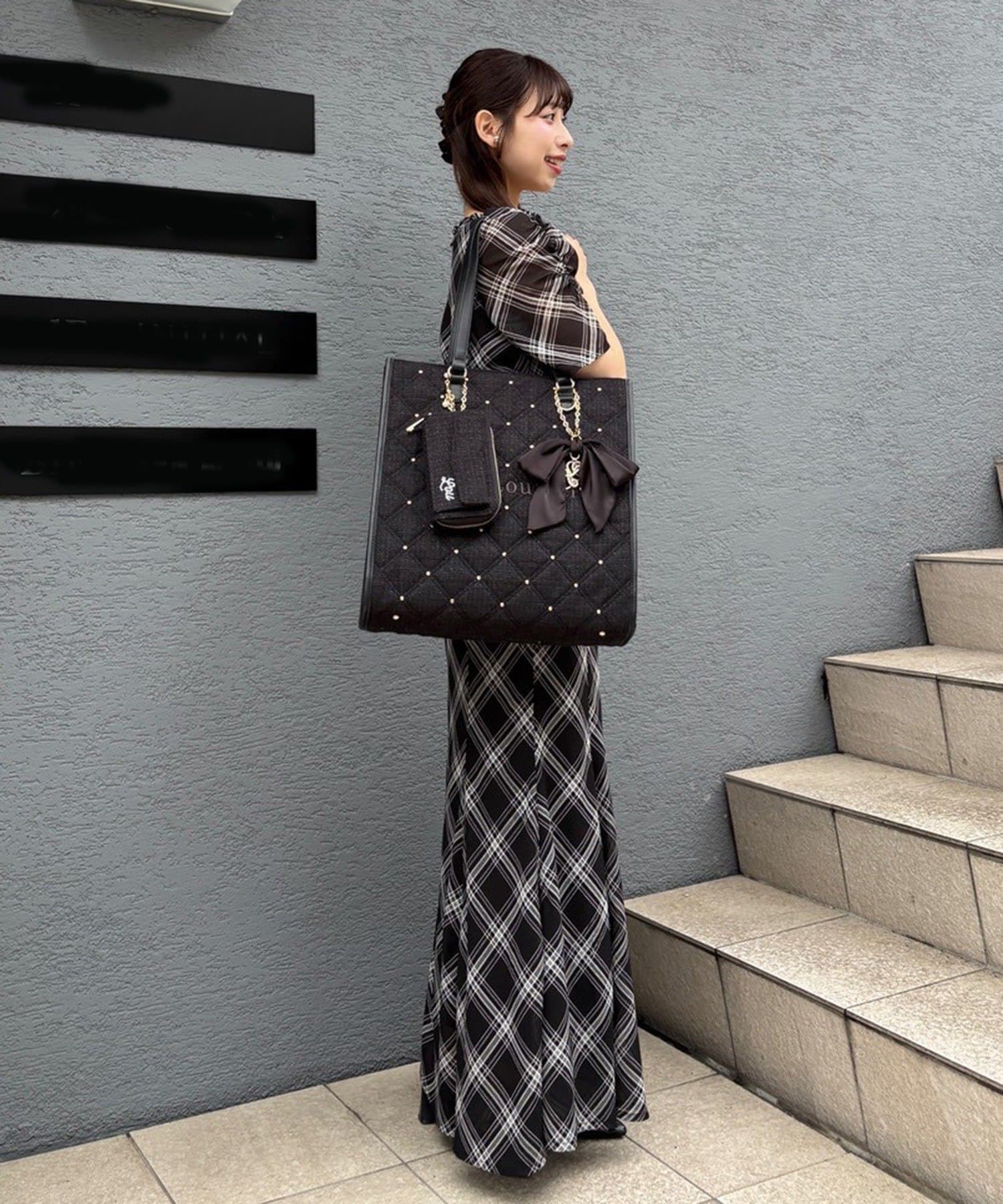 one after another NICE CLAUP(ワンアフターアナザー ナイスクラップ) 【LouLoumei】キルティングビジューリボンチャームキャリーオントート