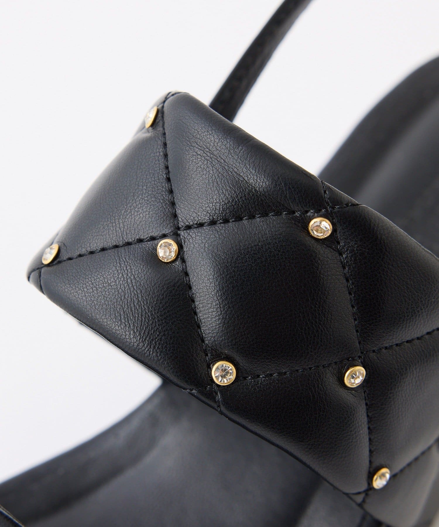 one after another NICE CLAUP(ワンアフターアナザー ナイスクラップ) ビジュースタッズ付きキルティングサンダル