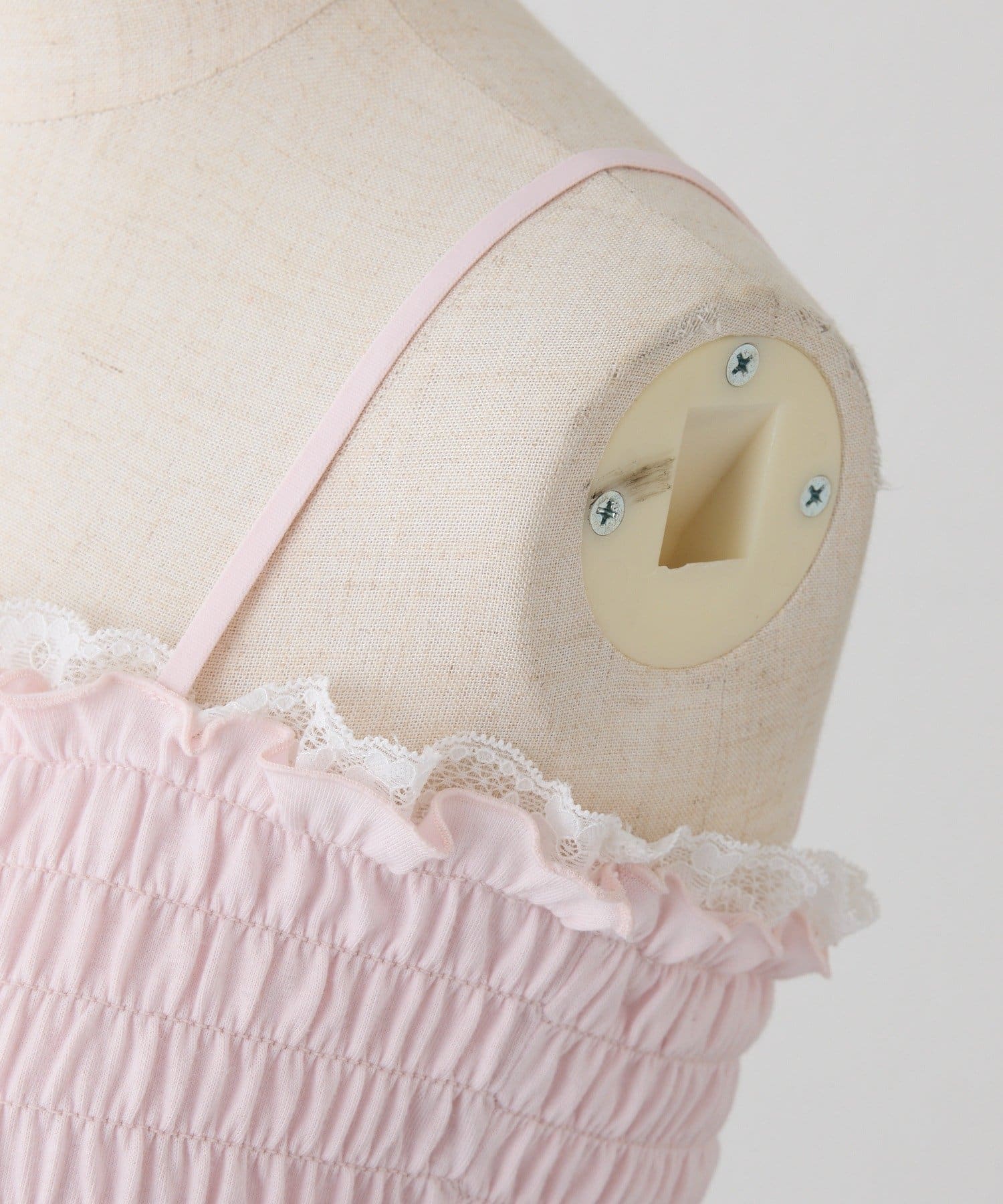 one after another NICE CLAUP(ワンアフターアナザー ナイスクラップ) カップ付きレースシャーリングキャミソール