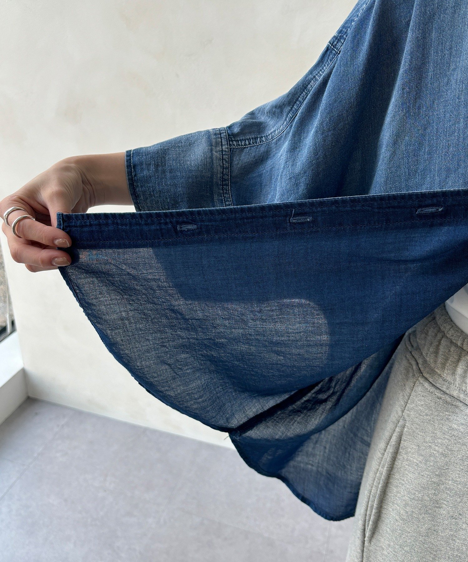 DOUDOU(ドゥドゥ) シアーデニムビッグカフスドルマンシャツ