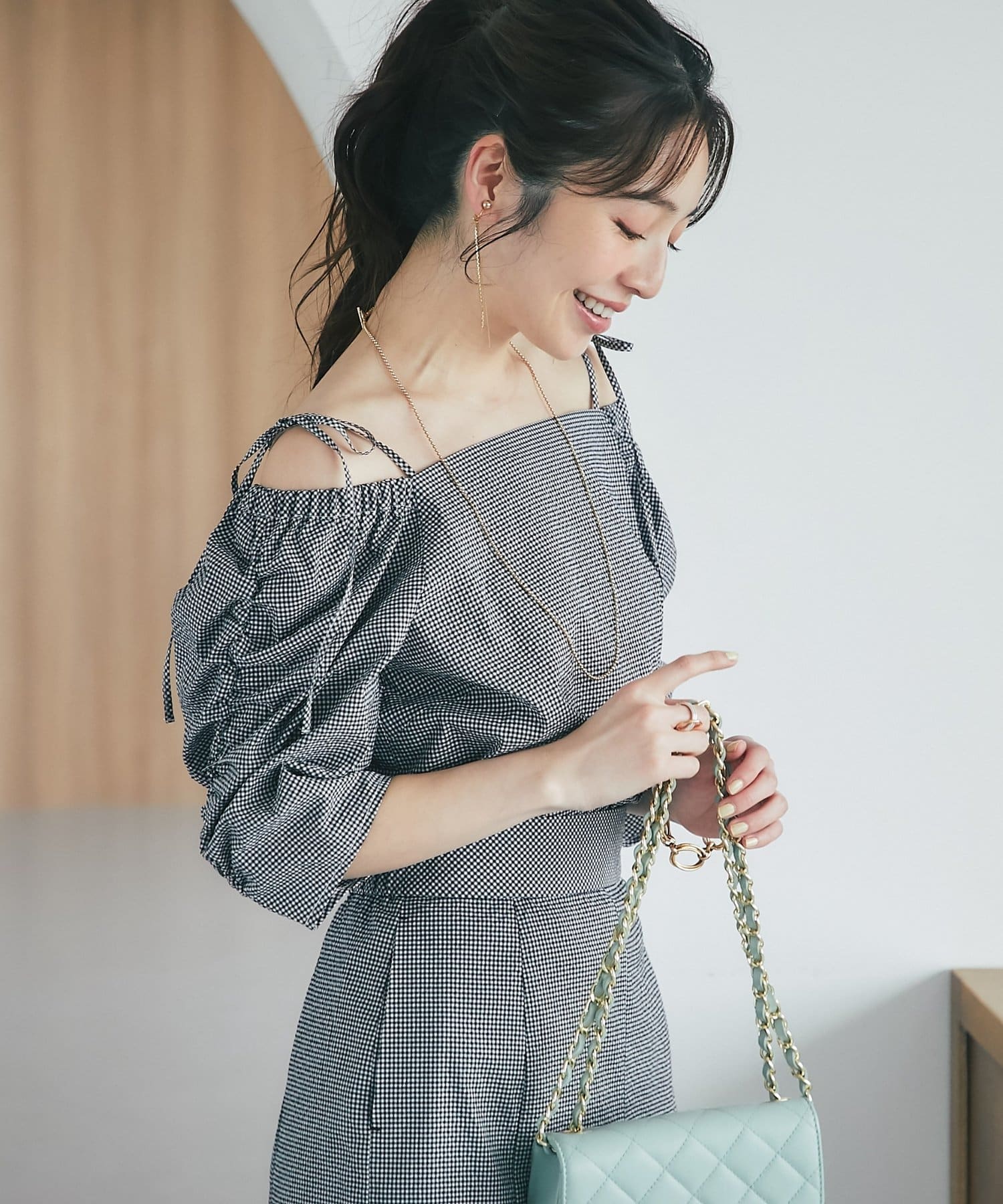 La boutique BonBon(ラブティックボンボン) サッカースクエアネックパワショル５分袖ブラウス