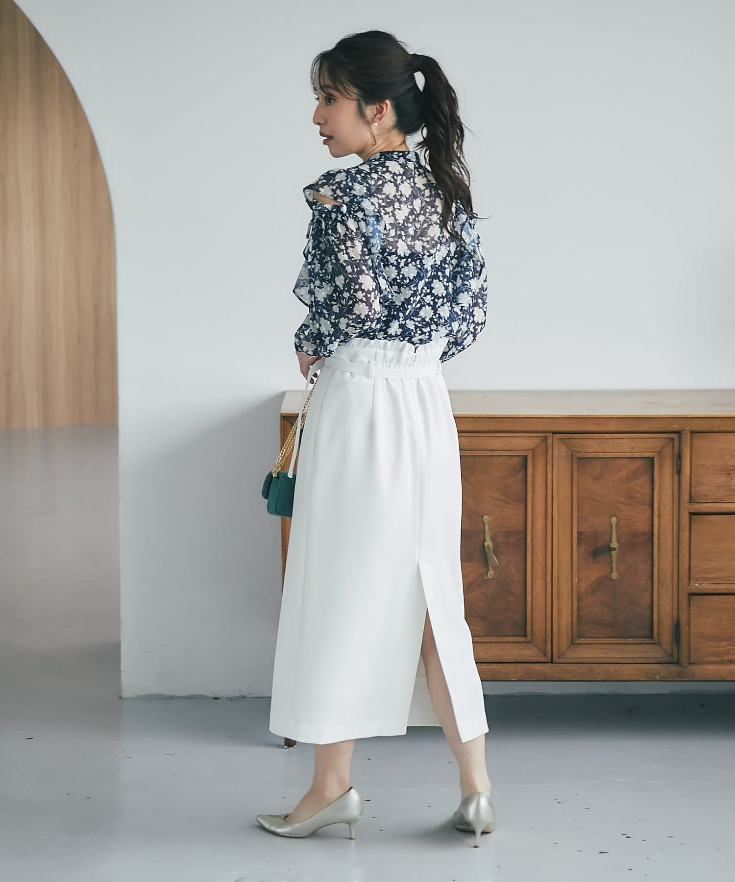 La boutique BonBon(ラブティックボンボン) フラワープリントカットジャガードオープンショルダーブラウス