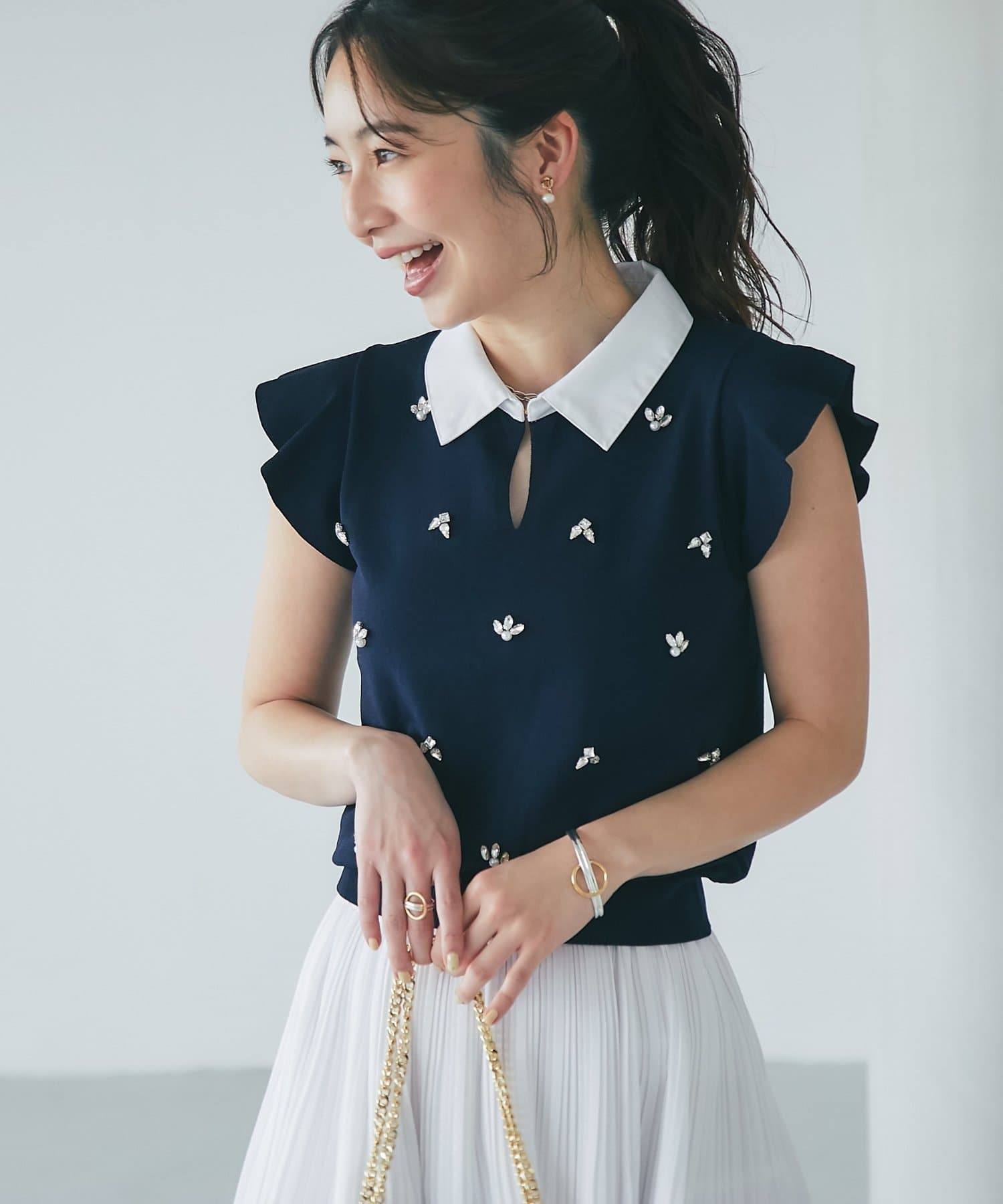 La boutique BonBon(ラブティックボンボン) 【全骨格美人見え】クールタッチUVビジュー付きニット