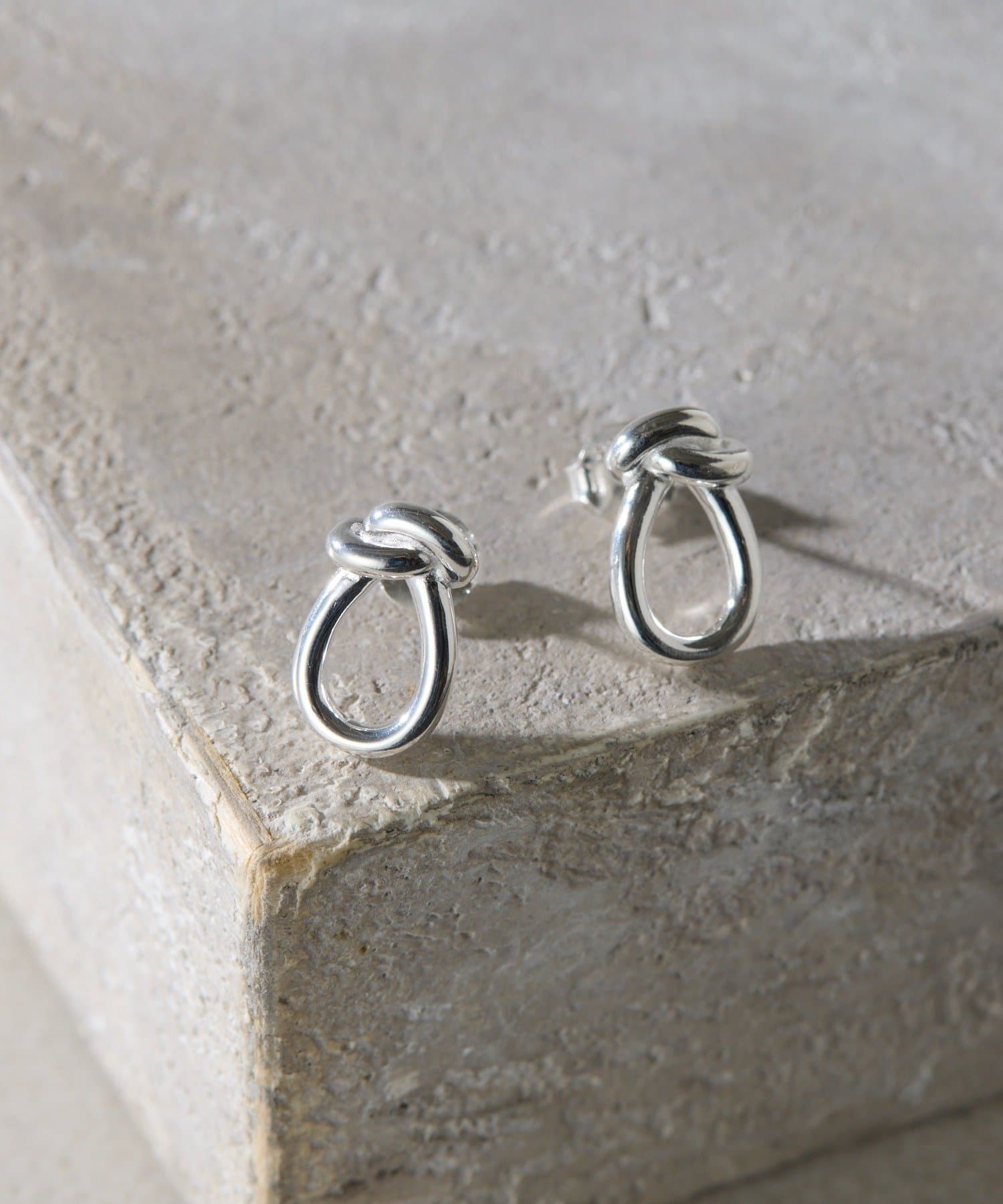 COLLAGE GALLARDAGALANTE(コラージュ ガリャルダガランテ) 【Sivelle./シヴェル】Silver925ノットモチーフピアス