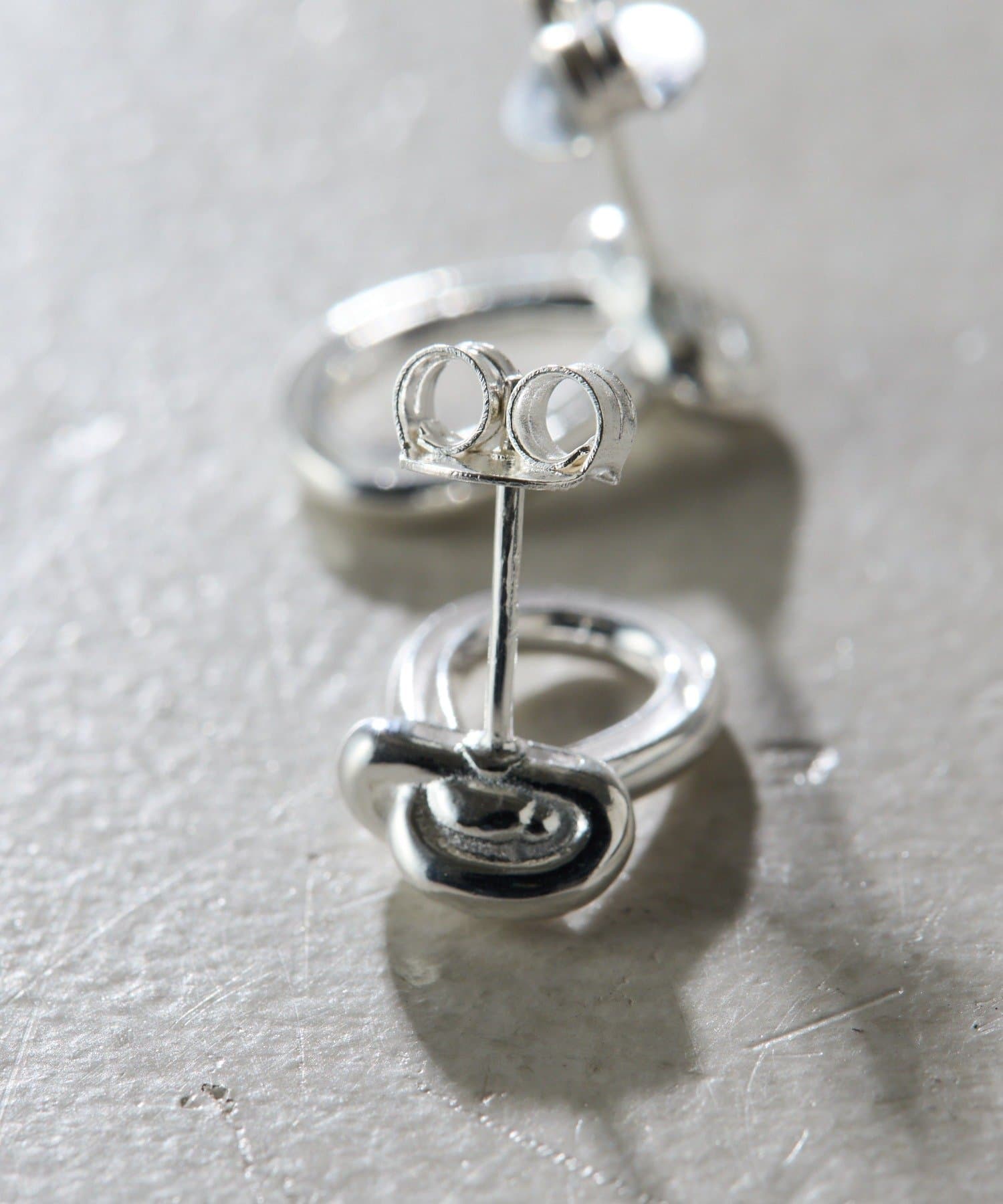 COLLAGE GALLARDAGALANTE(コラージュ ガリャルダガランテ) 【Sivelle./シヴェル】Silver925ノットモチーフピアス