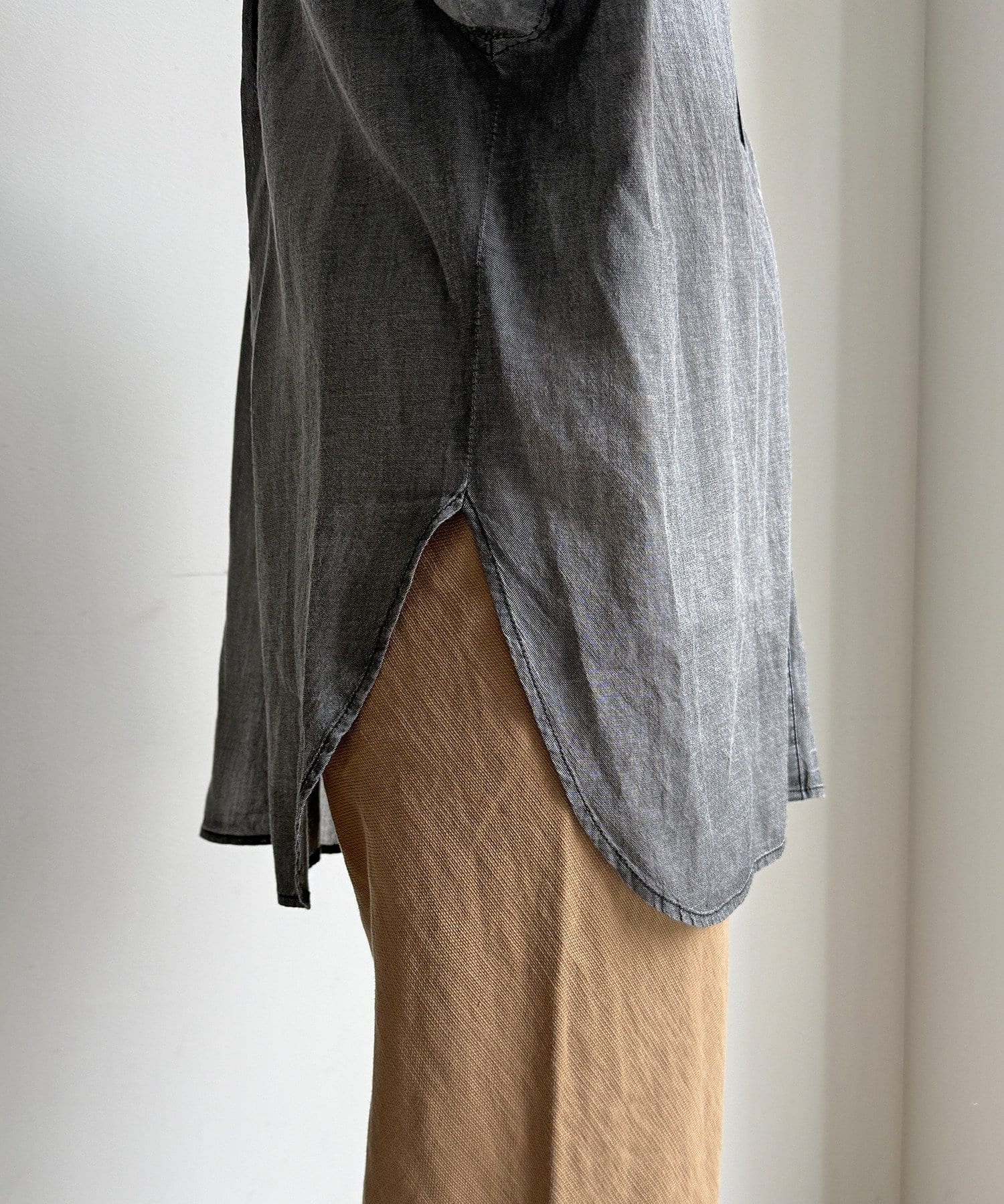 DOUDOU(ドゥドゥ) シアーデニム袖リブVVシャツ