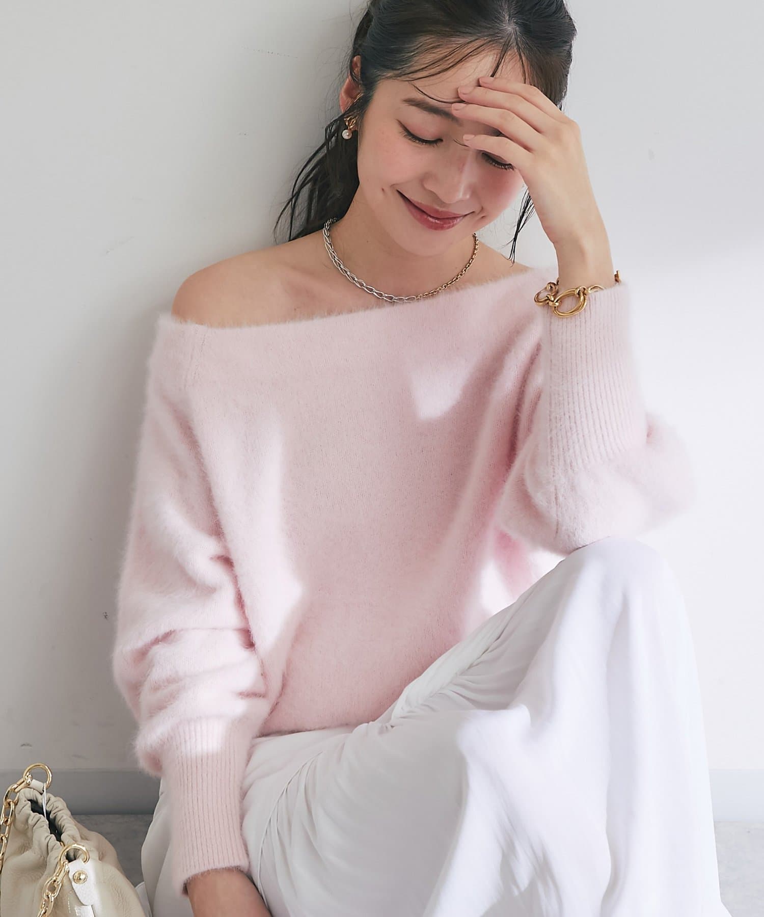 La boutique BonBon】ヘアリーウールカシミヤ混オフショルニット