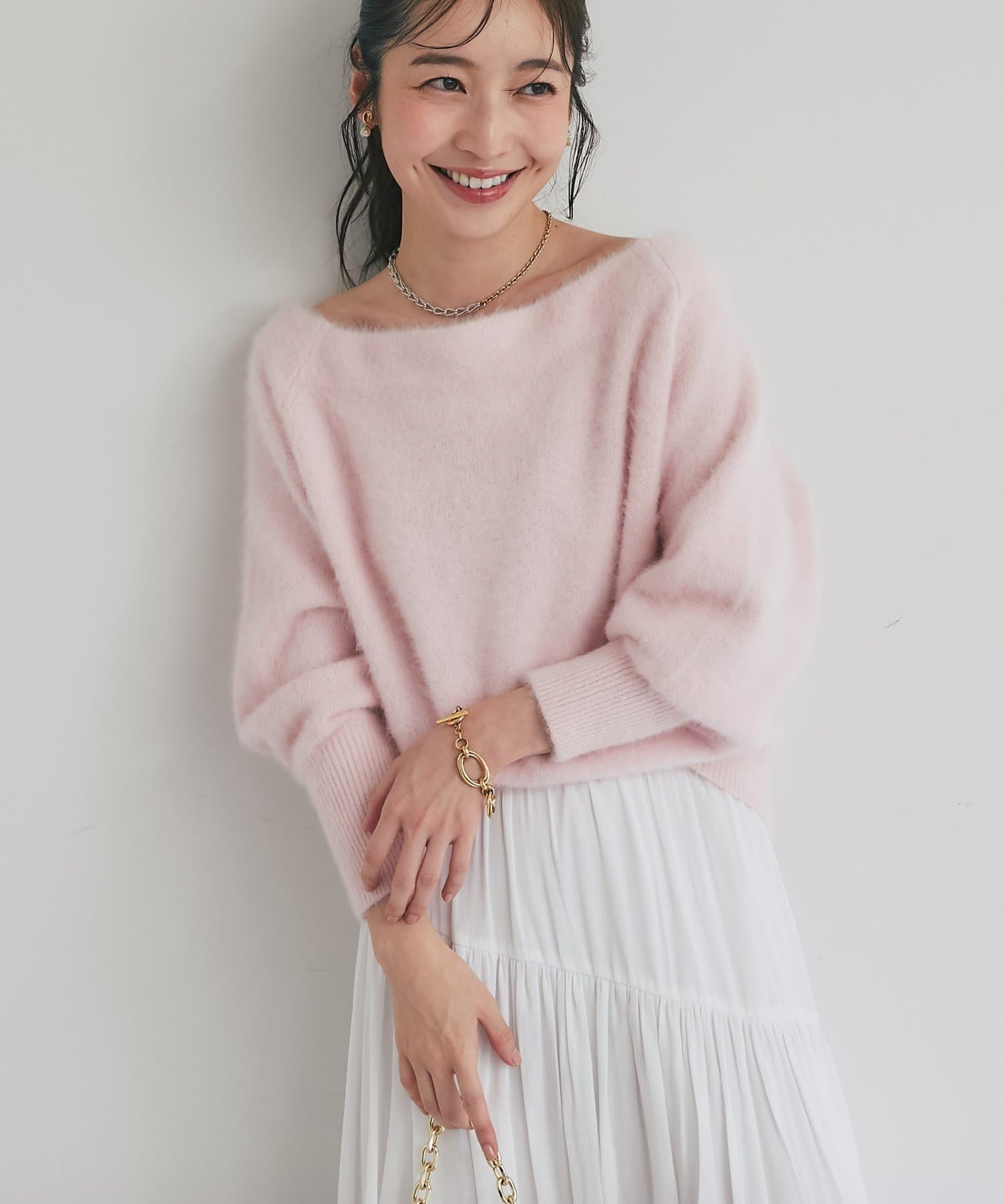 La boutique BonBon】ヘアリーウールカシミヤ混オフショルニット