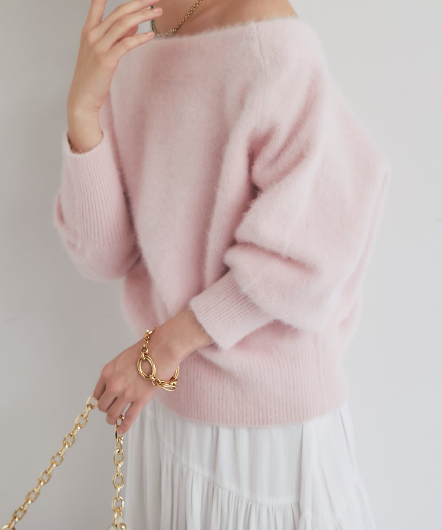 La boutique BonBon】ヘアリーウールカシミヤ混オフショルニット La boutique BonBon】ヘアリーウールカシミヤ混オフショルニット