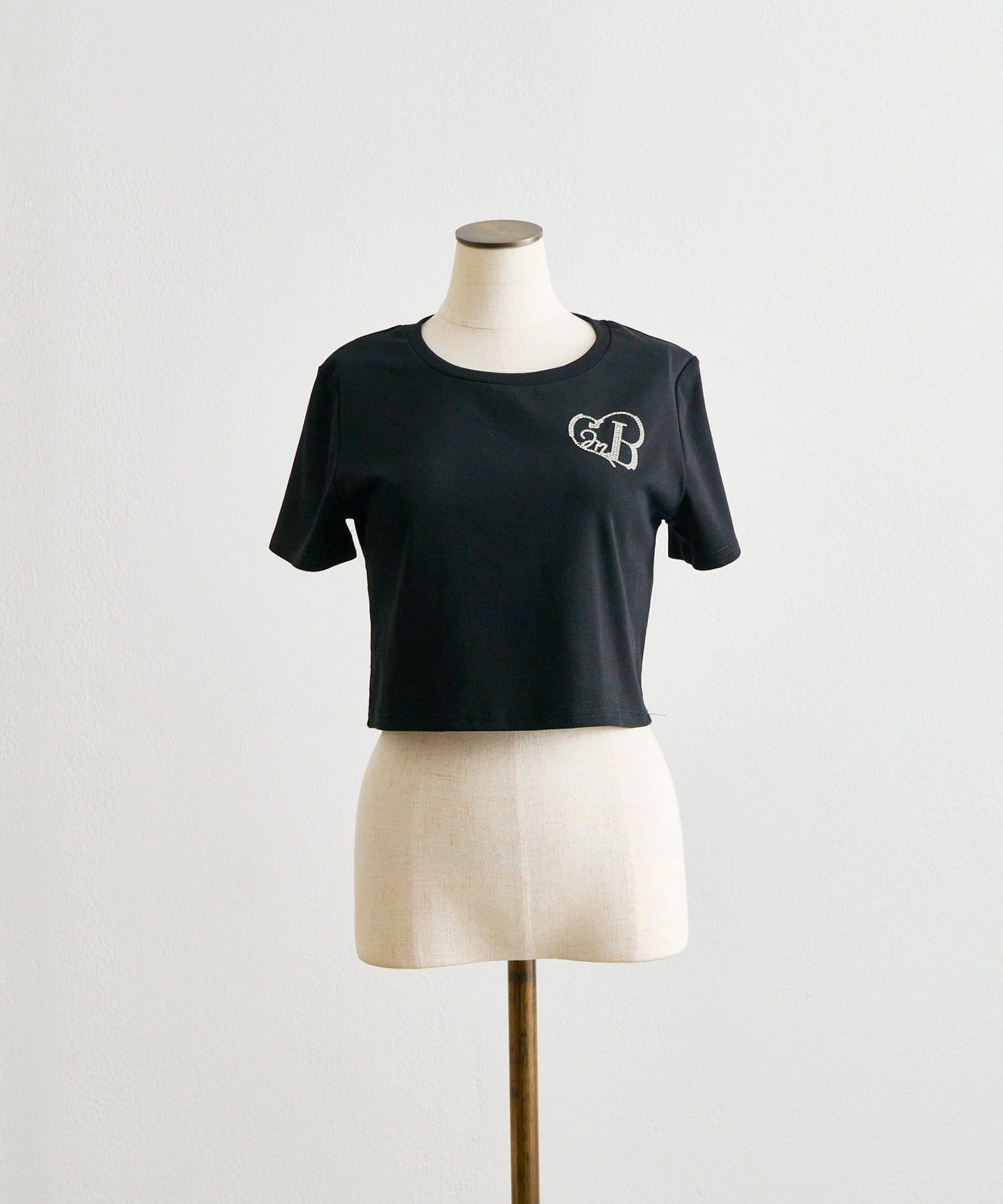 Belle Charme(ベルシャルム) Glitter Logo Crop Tee