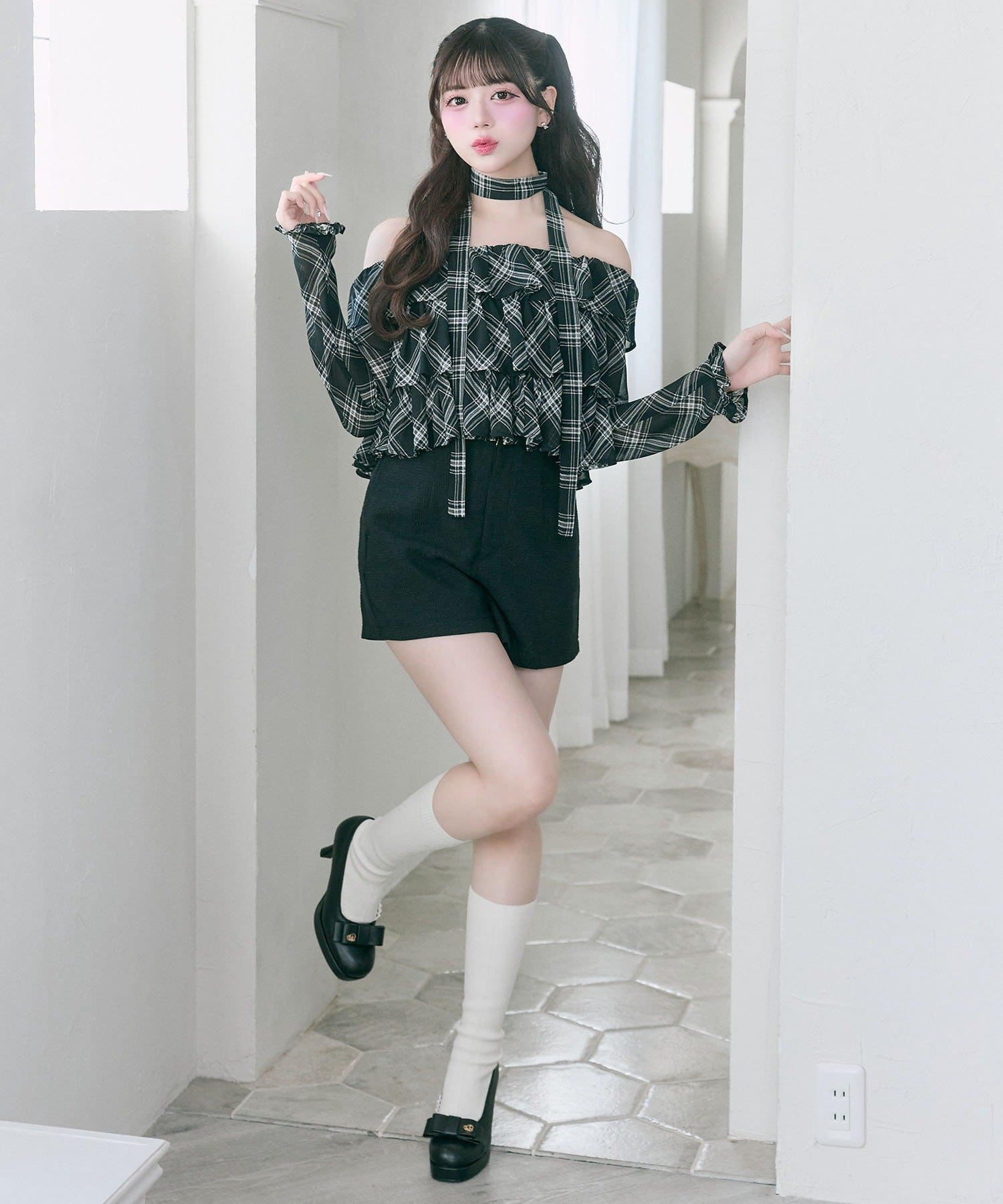 Belle Charme(ベルシャルム) Ribbon Choker Frill Blouse