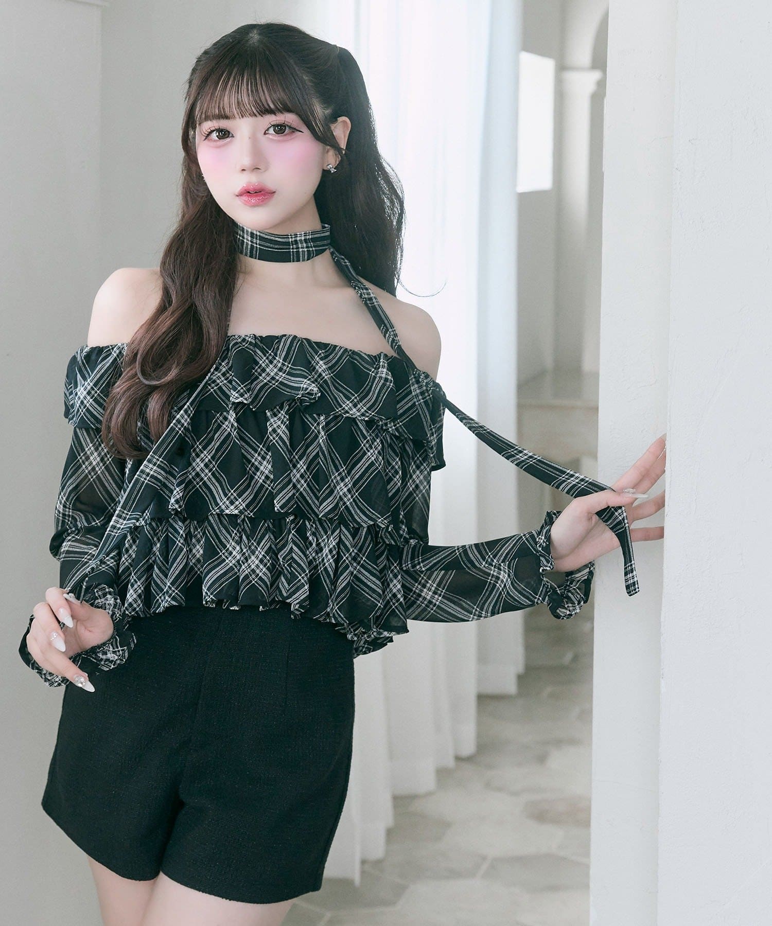 Belle Charme(ベルシャルム) Ribbon Choker Frill Blouse
