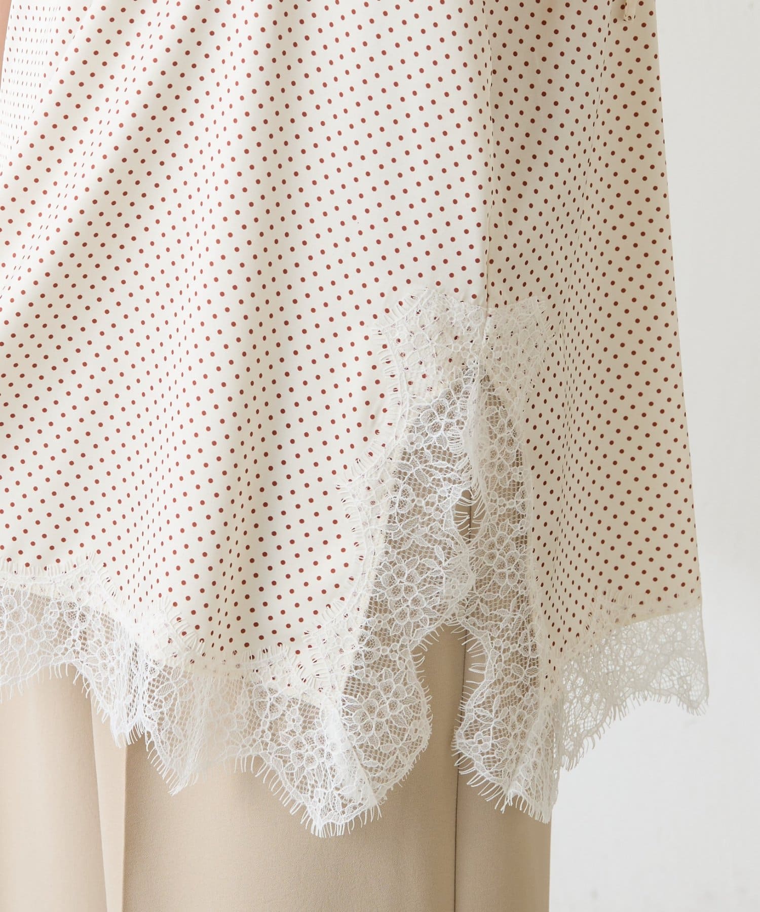 COLLAGE GALLARDAGALANTE(コラージュ ガリャルダガランテ) 【トレンドアイテム】レース付ドットキャミソール