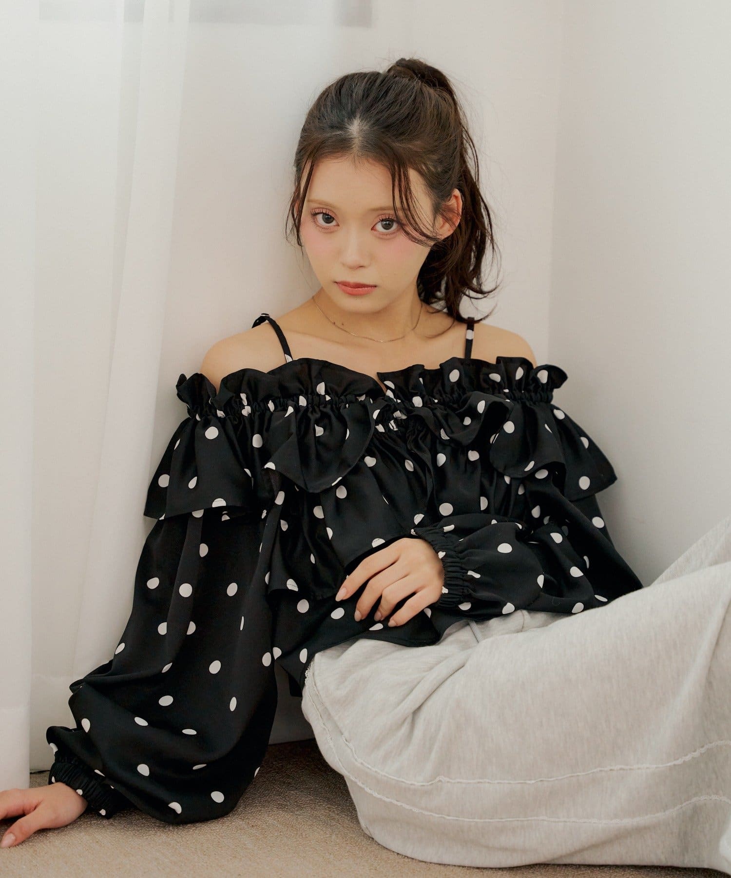 Chico(チコ) オフショル2wayドットフリルブラウス