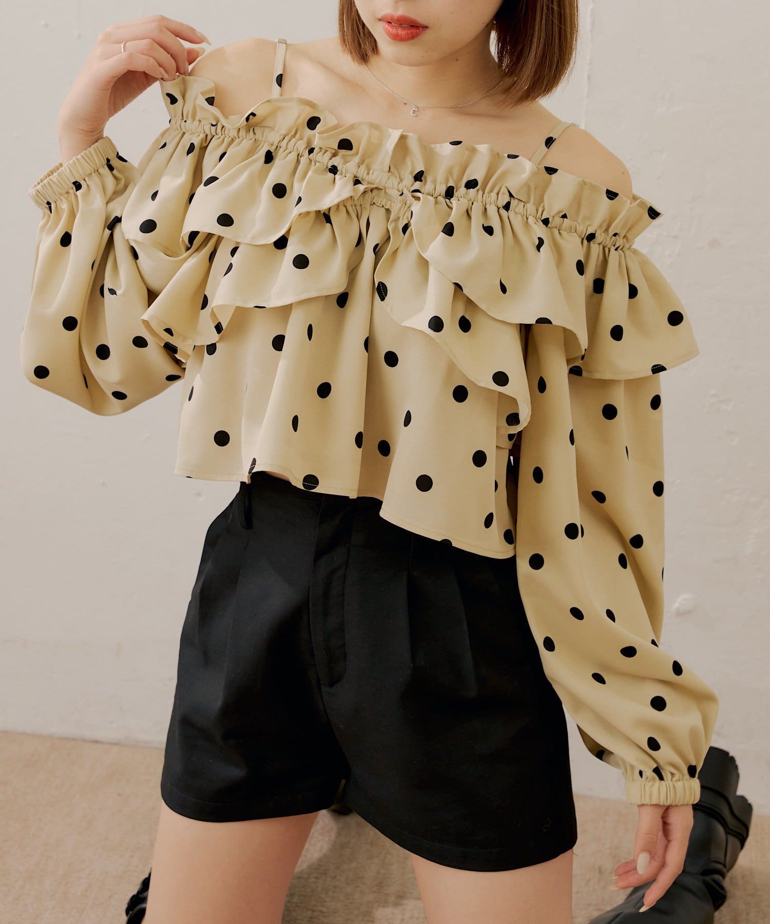 Chico(チコ) オフショル2wayドットフリルブラウス