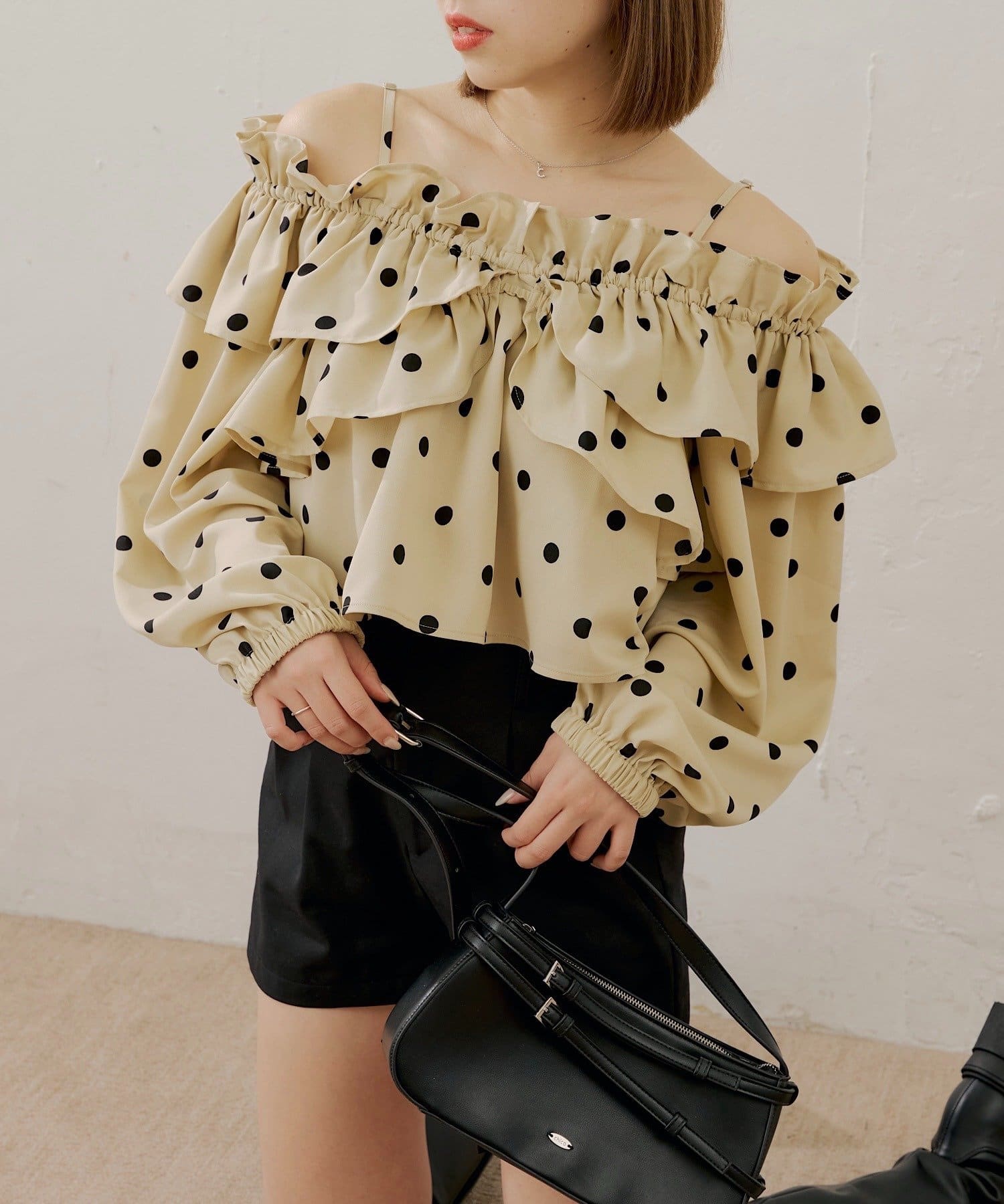 Chico(チコ) オフショル2wayドットフリルブラウス