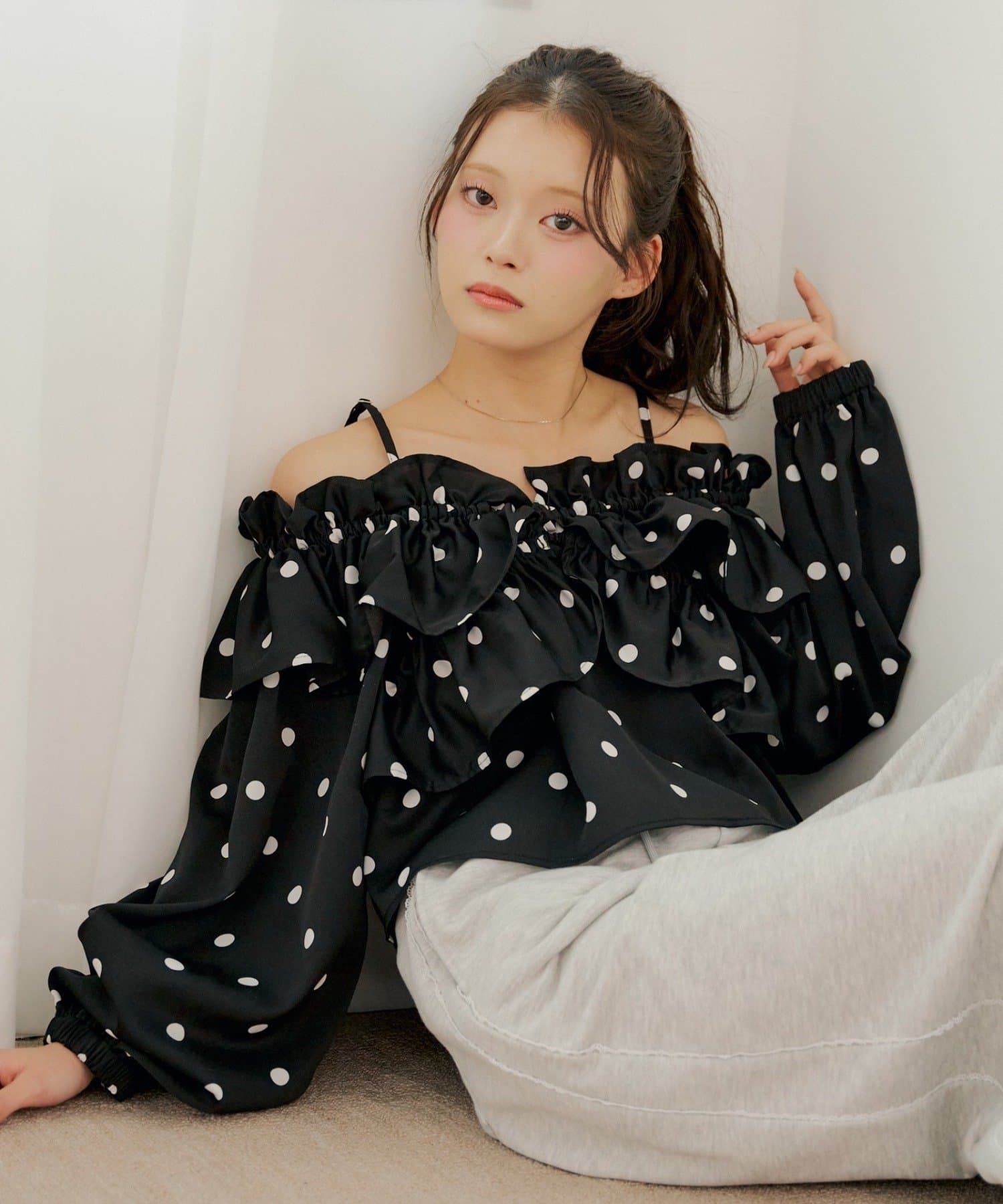 Chico(チコ) オフショル2wayドットフリルブラウス