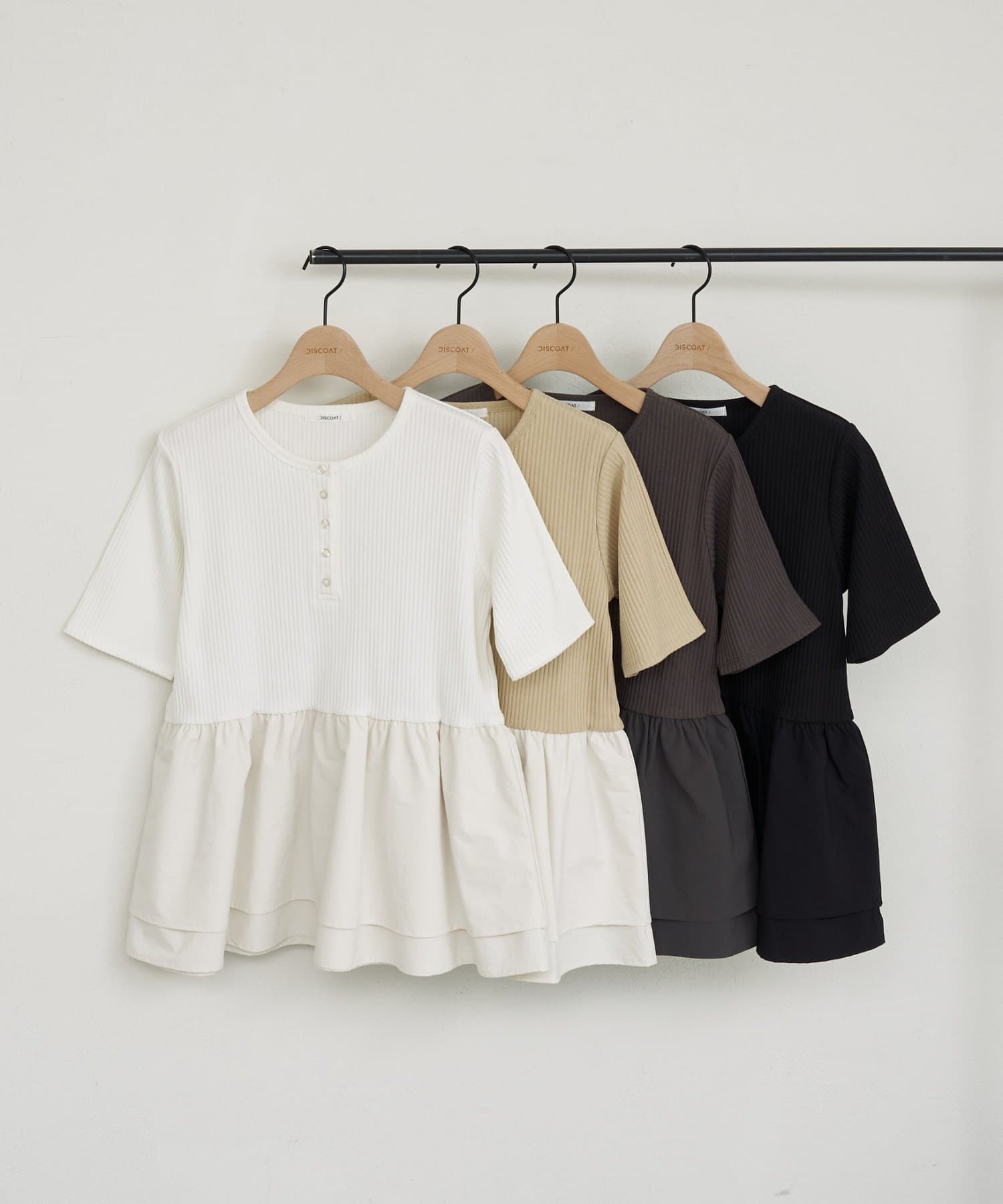 DISCOAT(ディスコート) ヘンリーネック切り替えペプラムプルオーバー