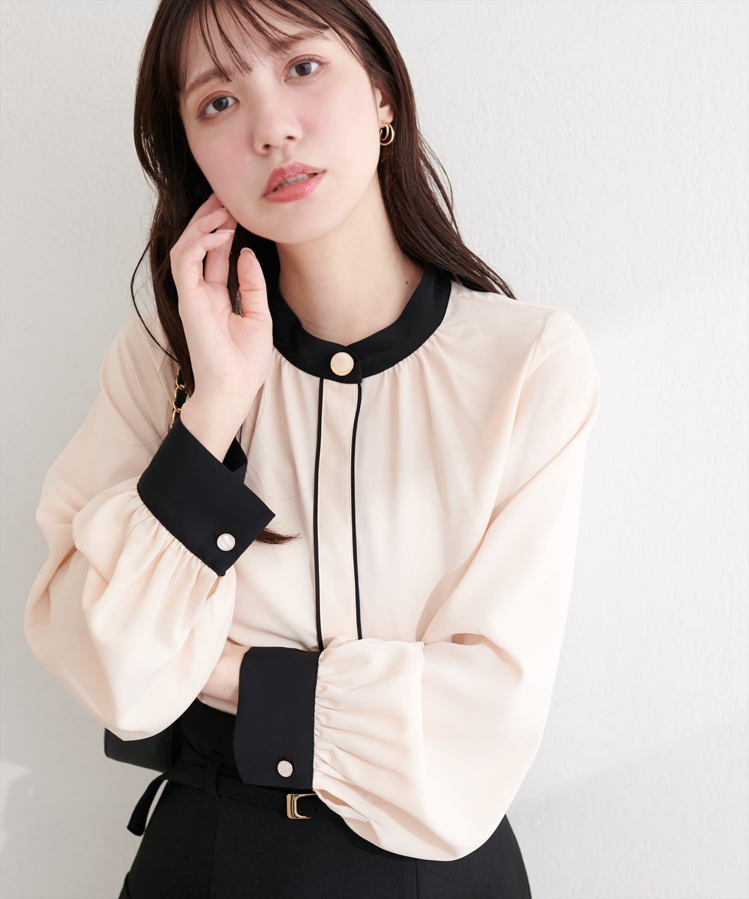 natural couture(ナチュラルクチュール) ニュアンスデザイン釦配色ブラウス