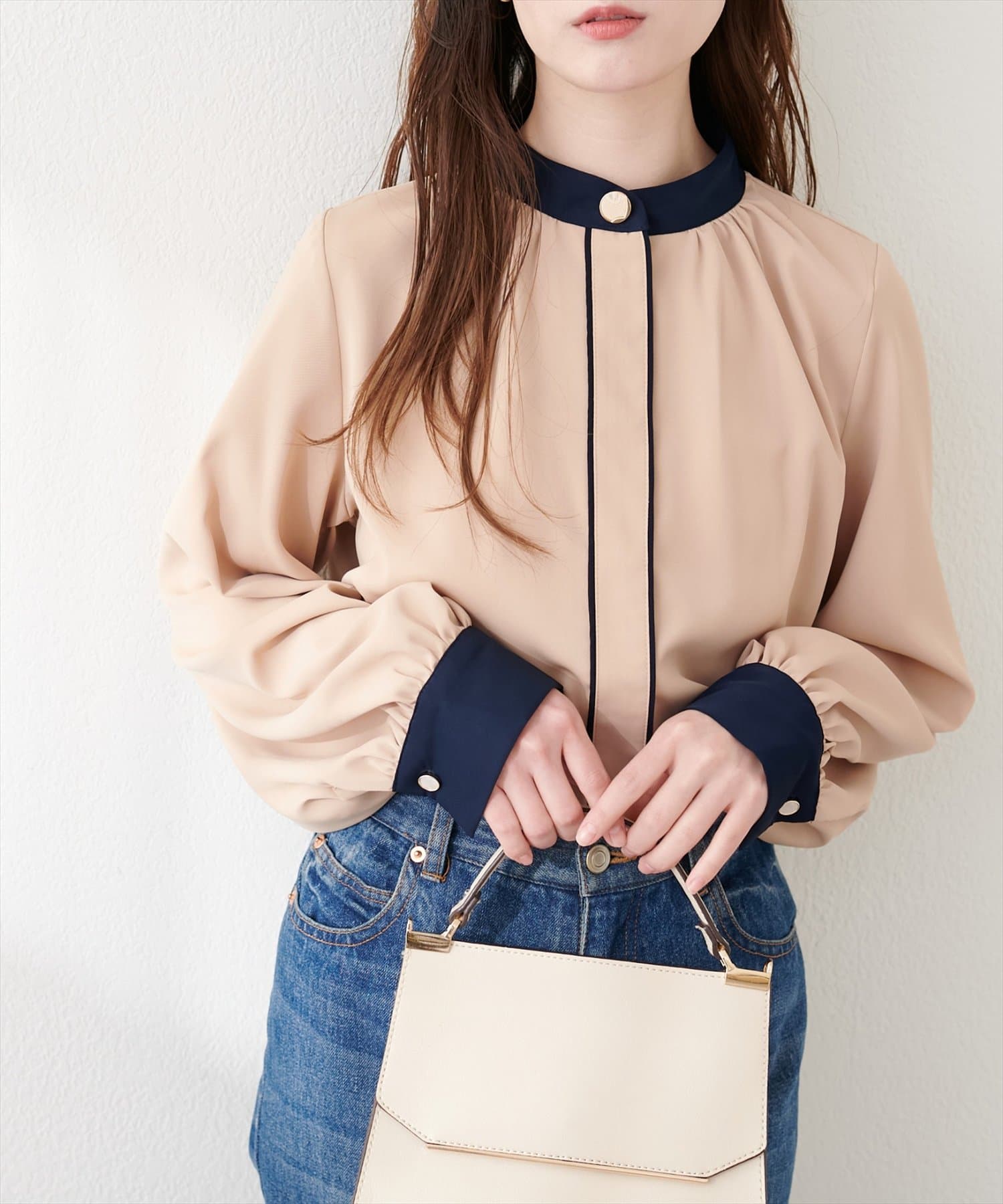 natural couture(ナチュラルクチュール) ニュアンスデザイン釦配色ブラウス