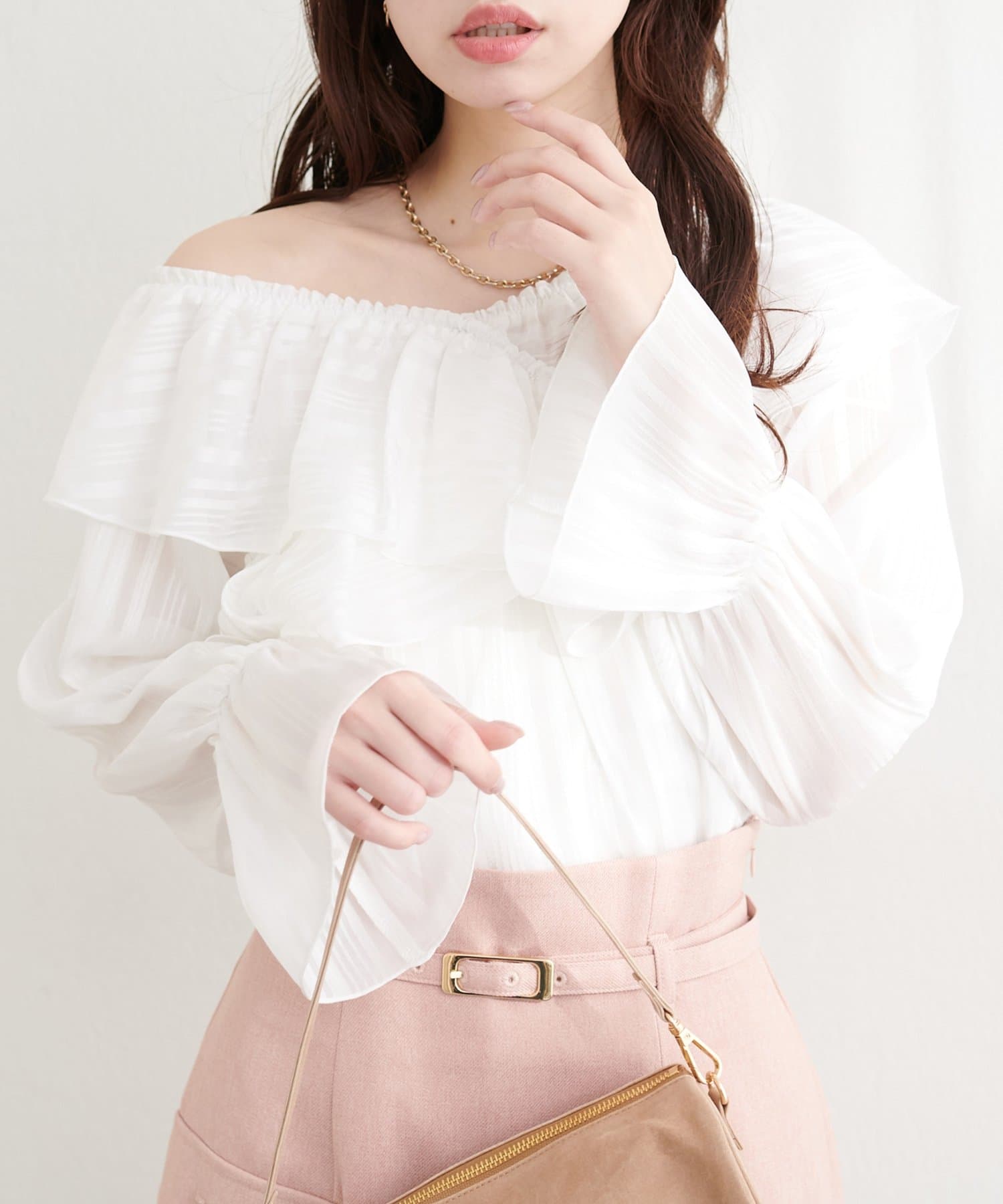 natural couture(ナチュラルクチュール) ランダムシアーストライプクロスフリルブラウス