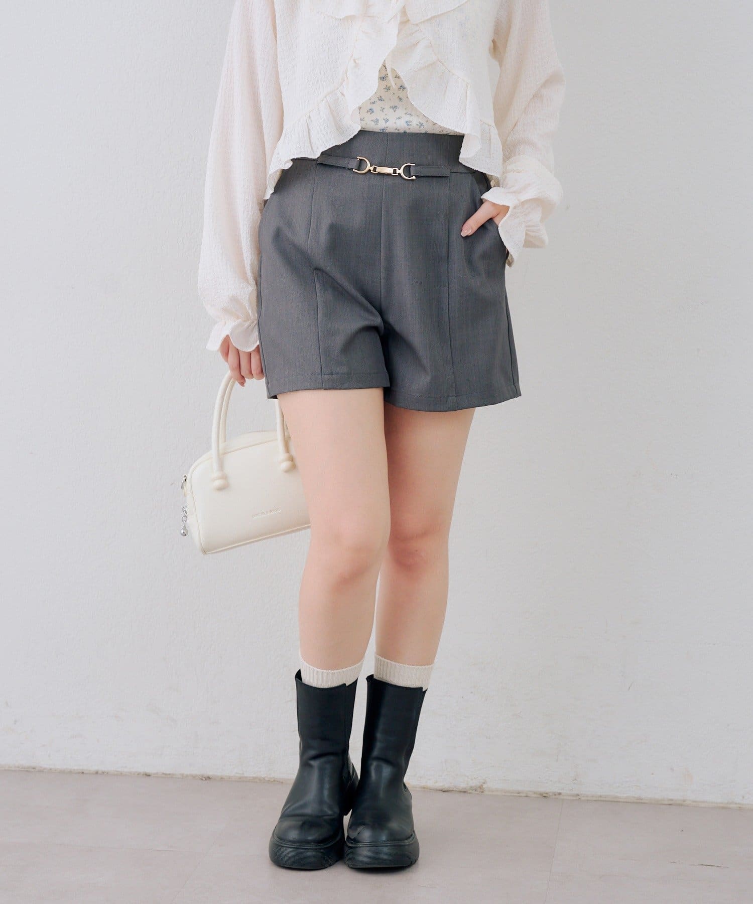 NICE CLAUP / OLIVE des OLIVE OUTLET(ナイスクラップ  / オリーブ デ オリーブ アウトレット) 【continuer】ビット付ショートパンツ