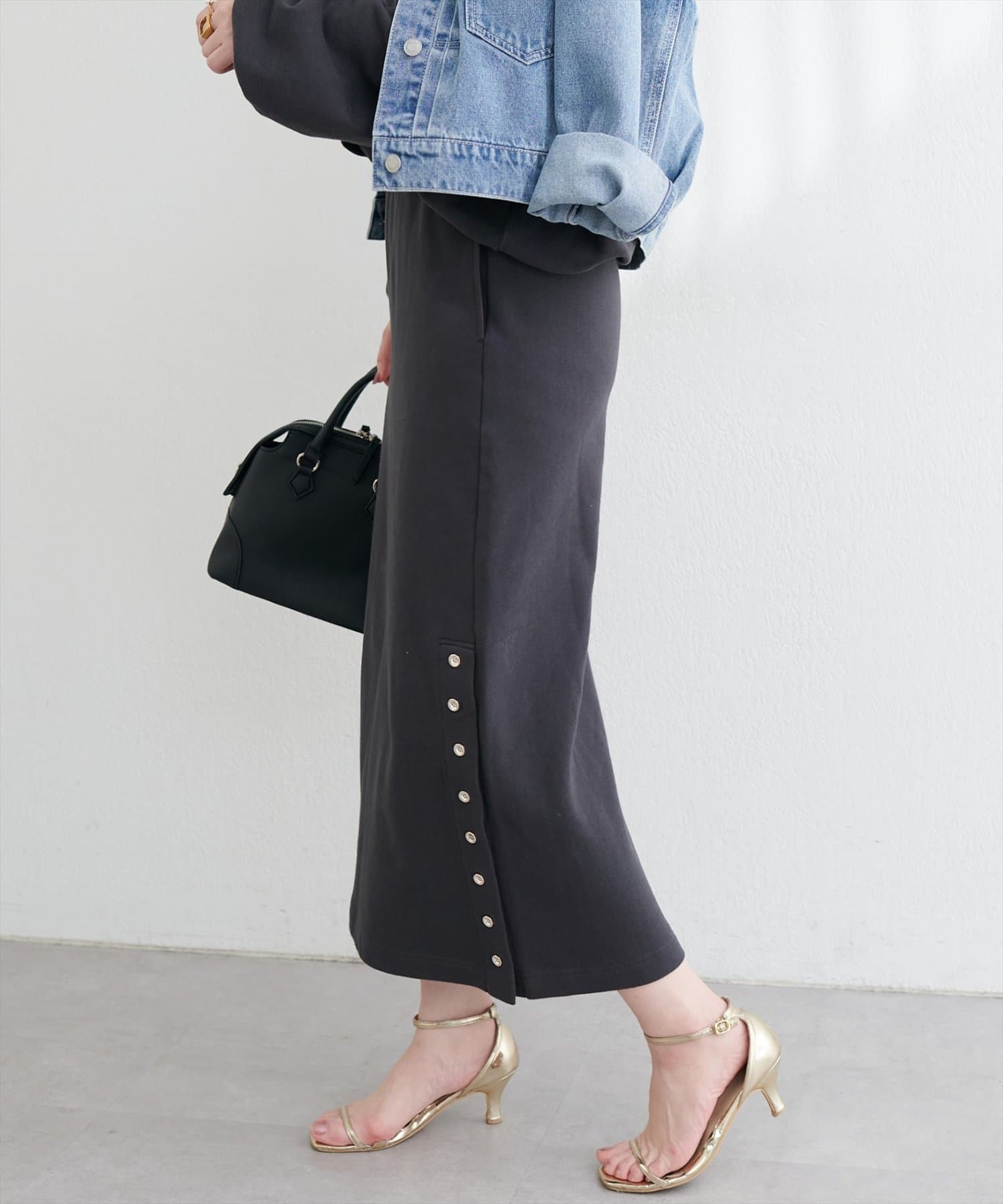 natural couture(ナチュラルクチュール) スリット釦ナロースカート