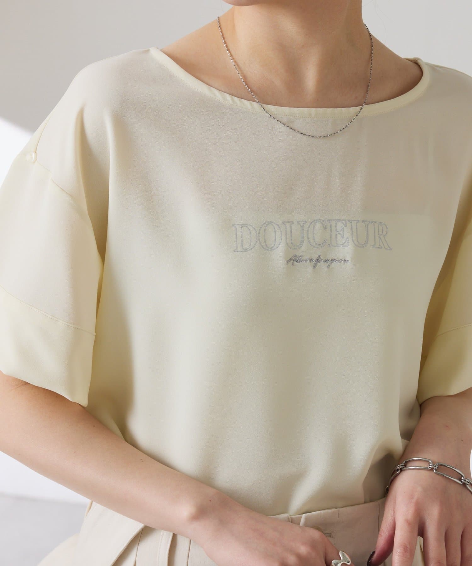 COLLAGE GALLARDAGALANTE(コラージュ ガリャルダガランテ) 【袖をアレンジできる】袖アレンジジョーゼットロゴTシャツ