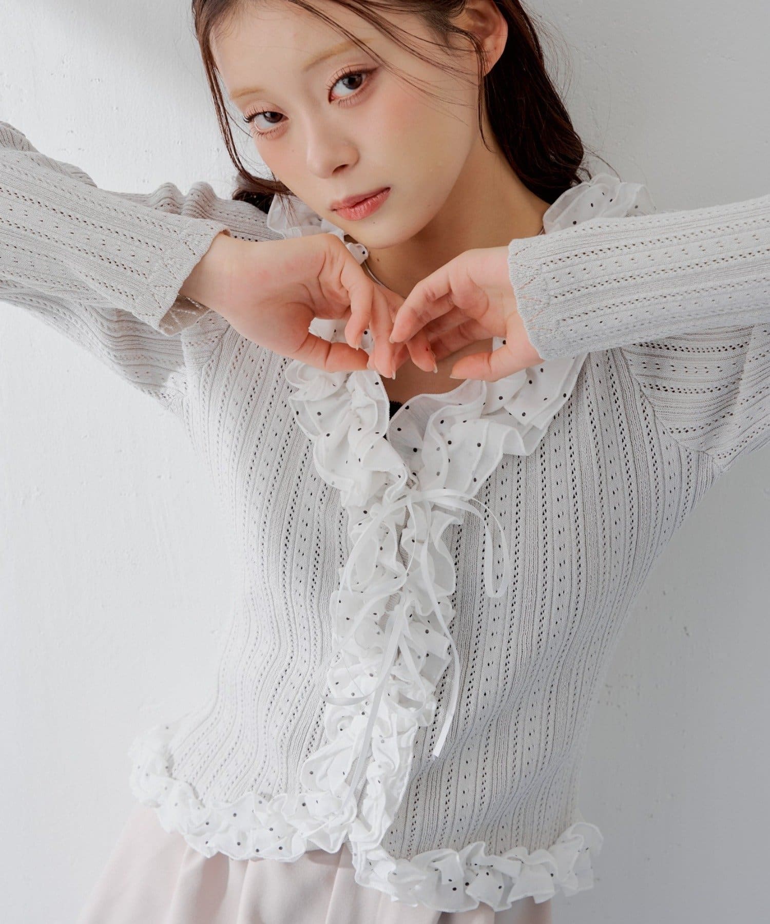 Chico(チコ) 【SALON by Chico】フリルドッキングクロシェフレアニット