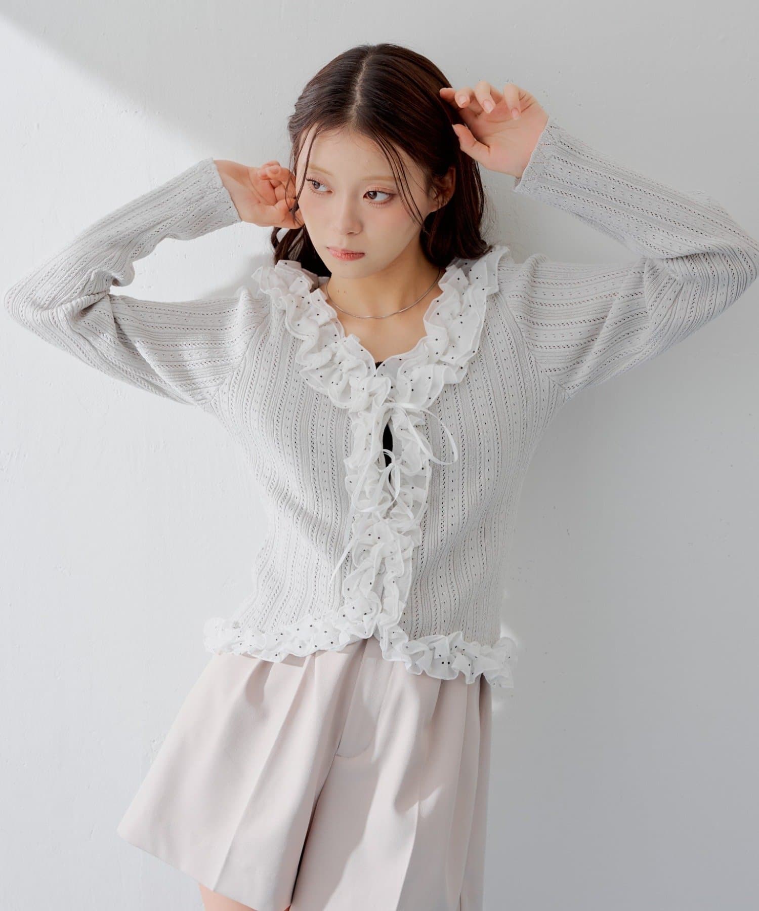 Chico(チコ) 【SALON by Chico】フリルドッキングクロシェフレアニット