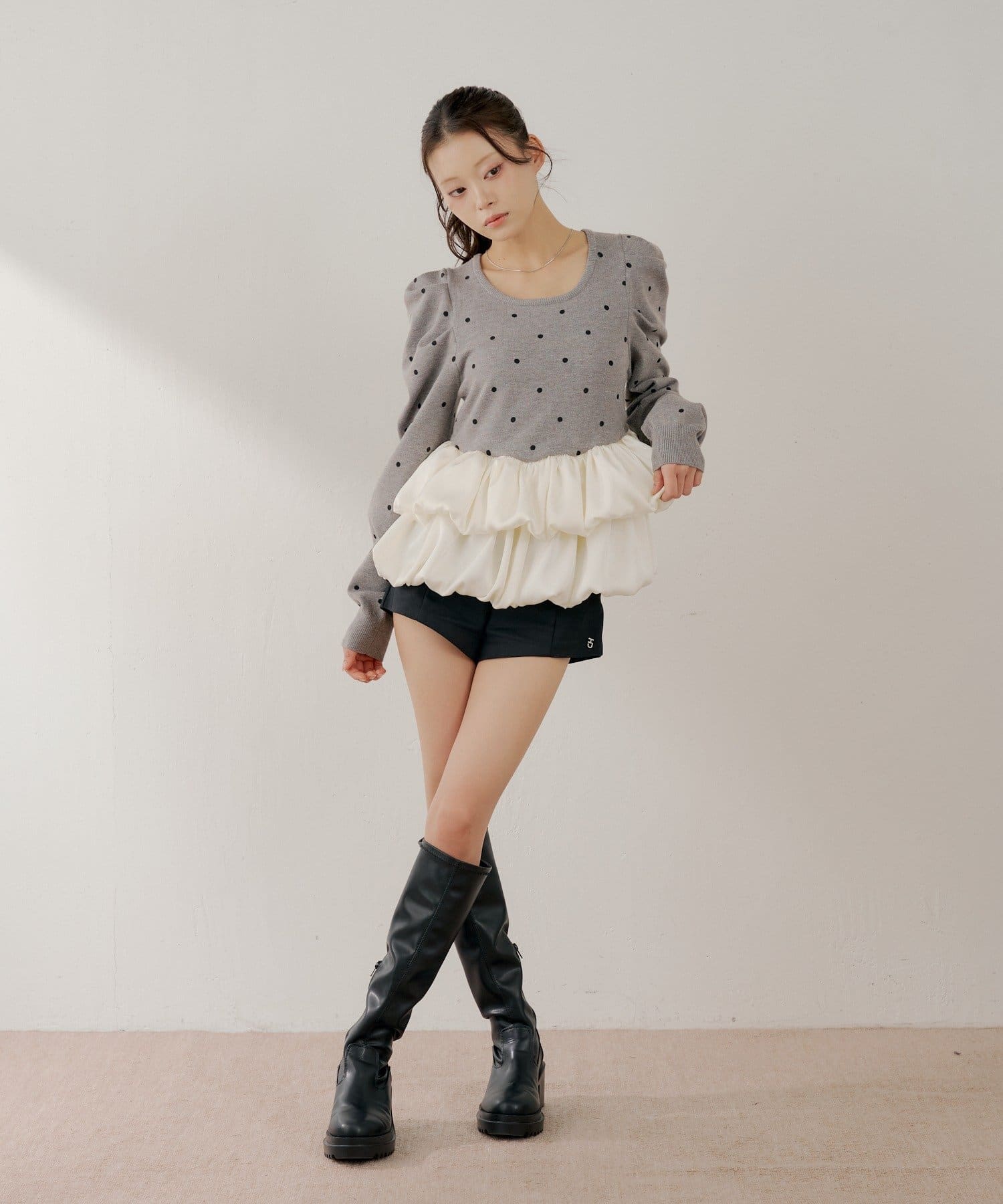 Chico(チコ) 【SALON by Chico】ドットバルーンペプラムパワショルニット