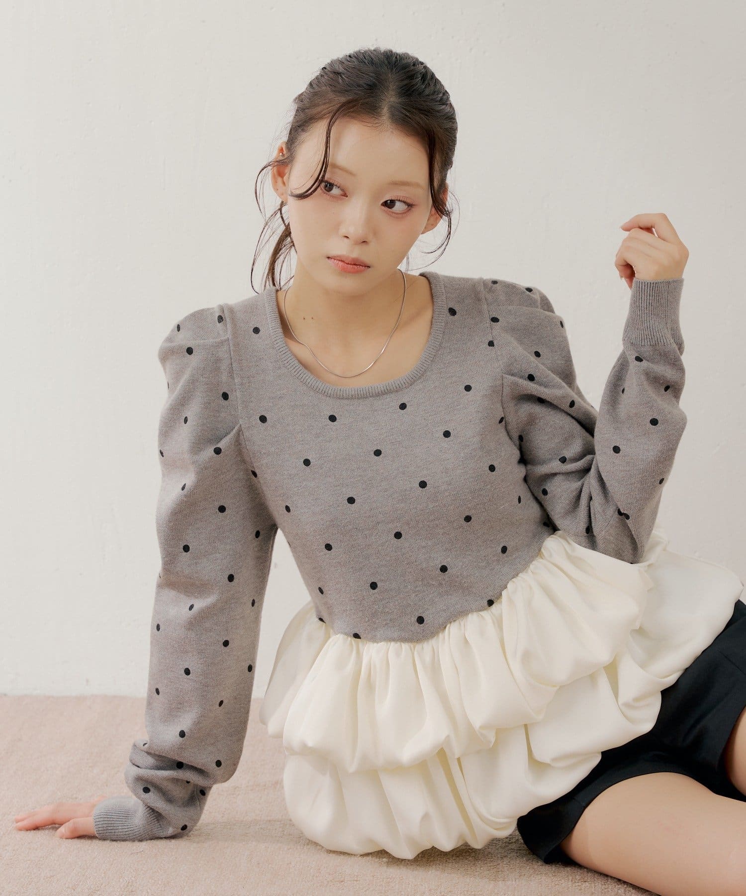 Chico(チコ) 【SALON by Chico】ドットバルーンペプラムパワショルニット