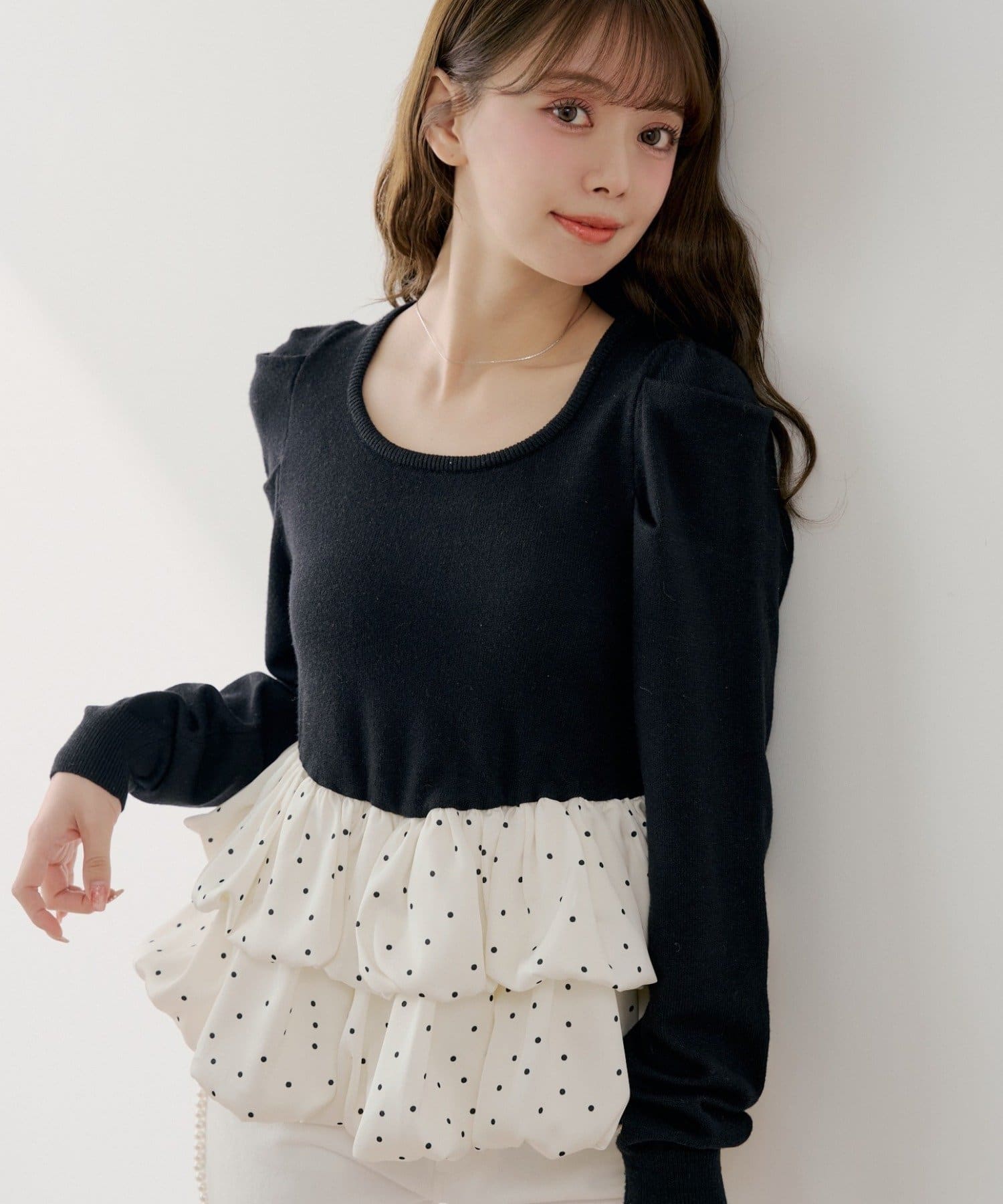 Chico(チコ) 【SALON by Chico】ドットバルーンペプラムパワショルニット