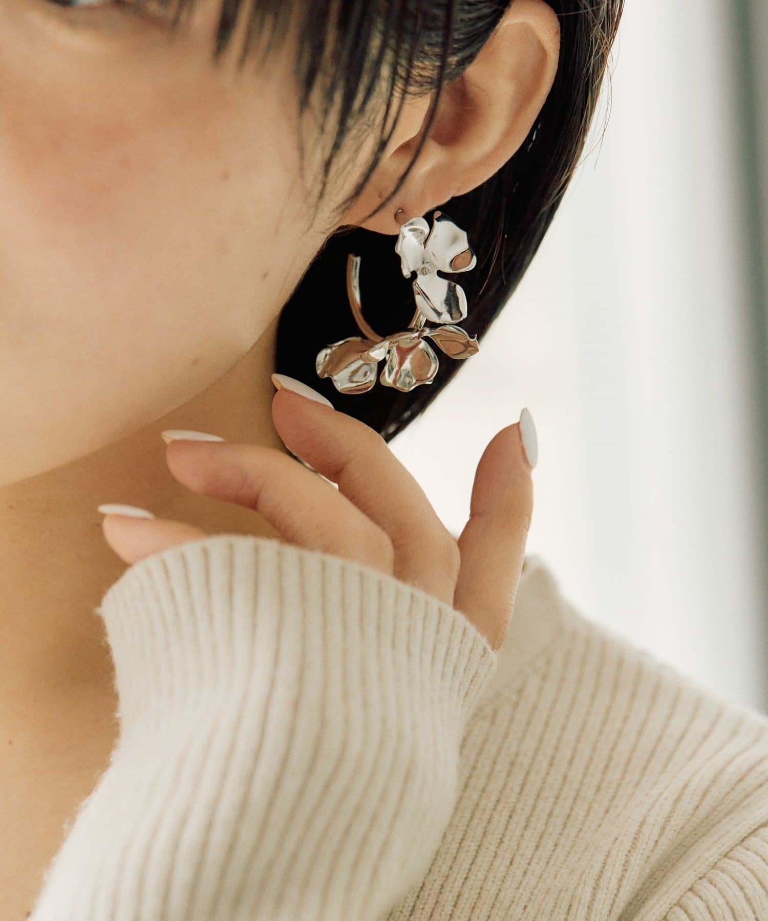 ear PAPILLONNER(イア パピヨネ) 《チタンポスト》メタルフラワーフープピアス